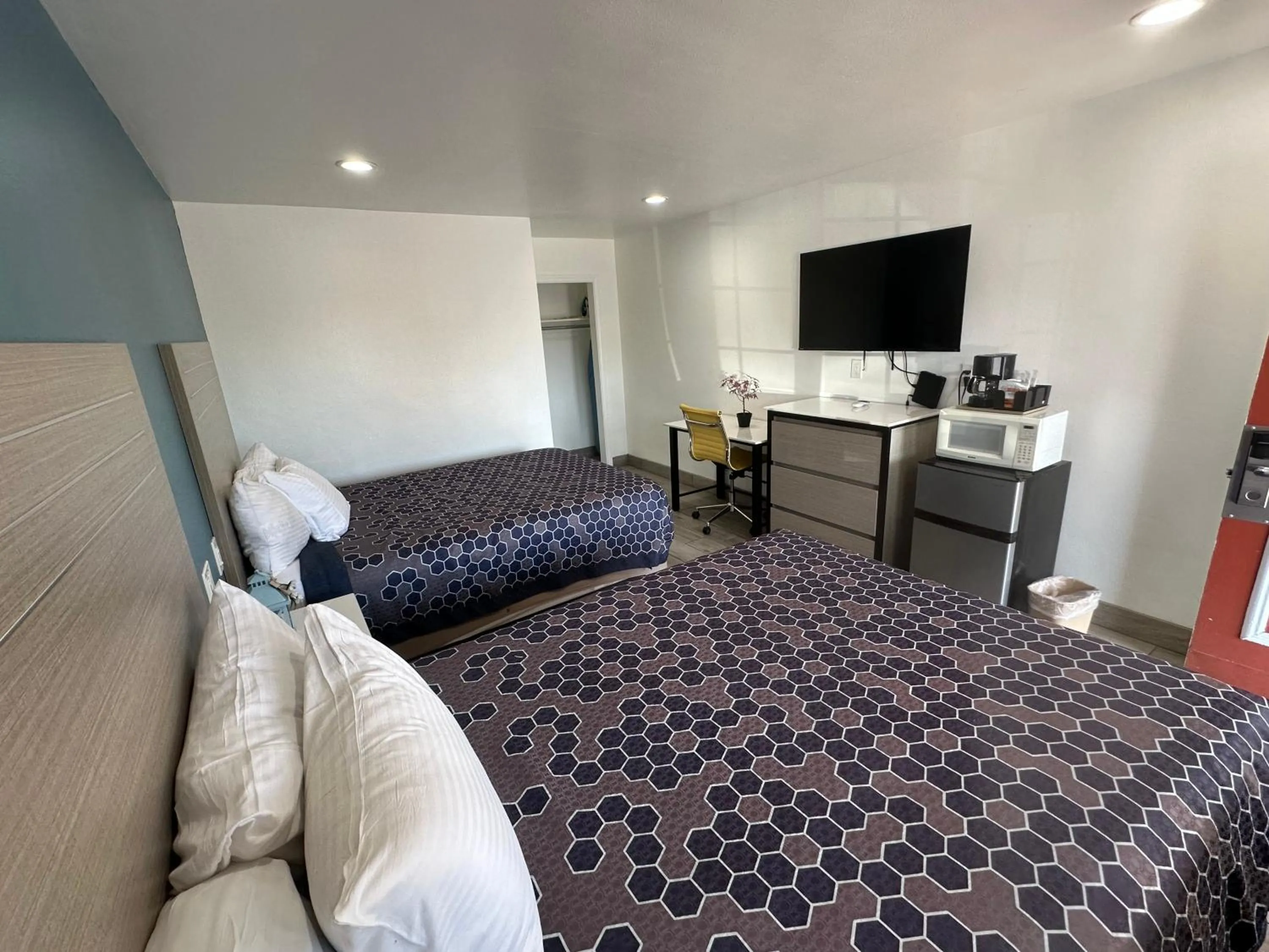 Bed in Town and Country Inn