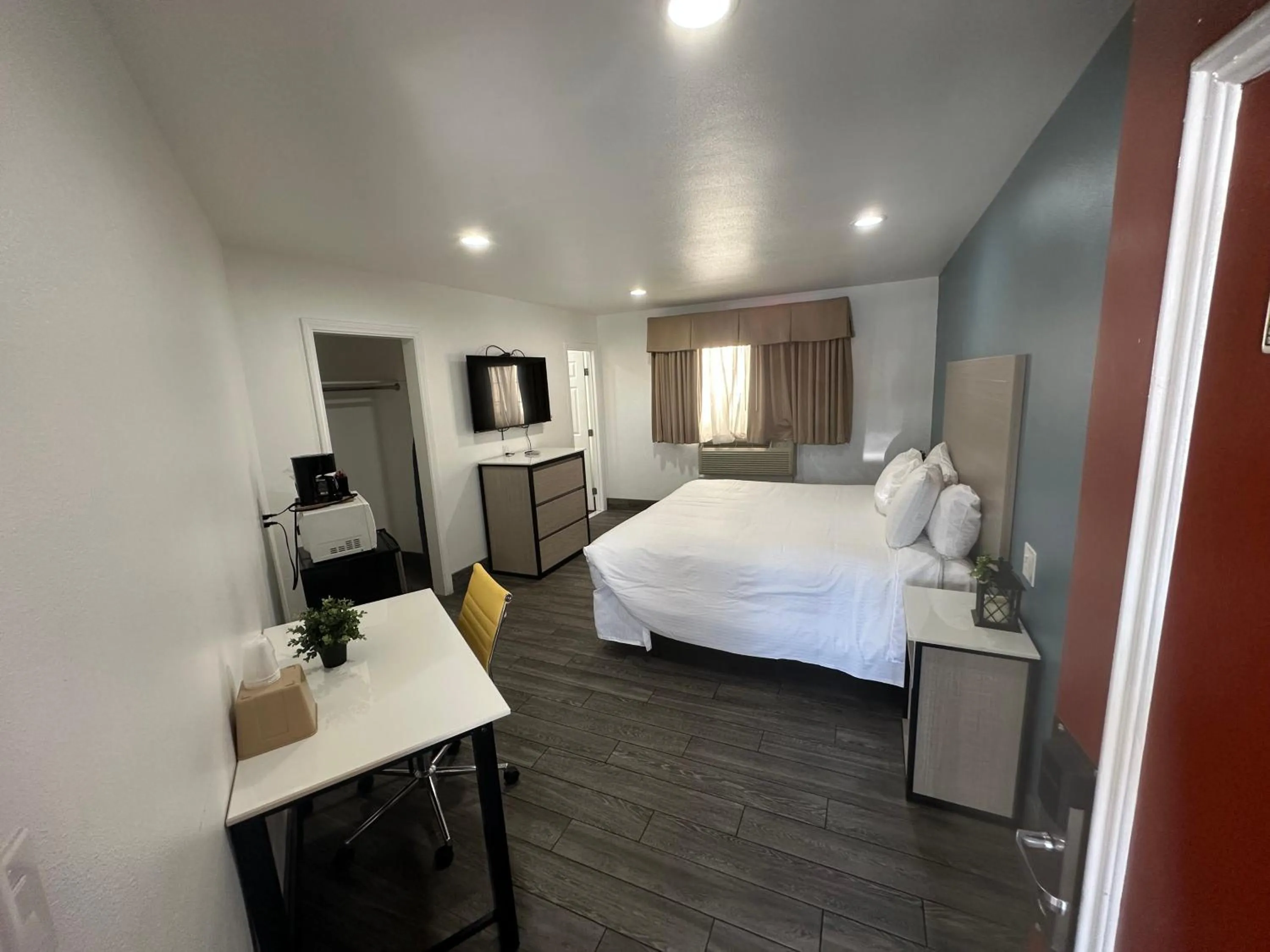 Bed in Town and Country Inn