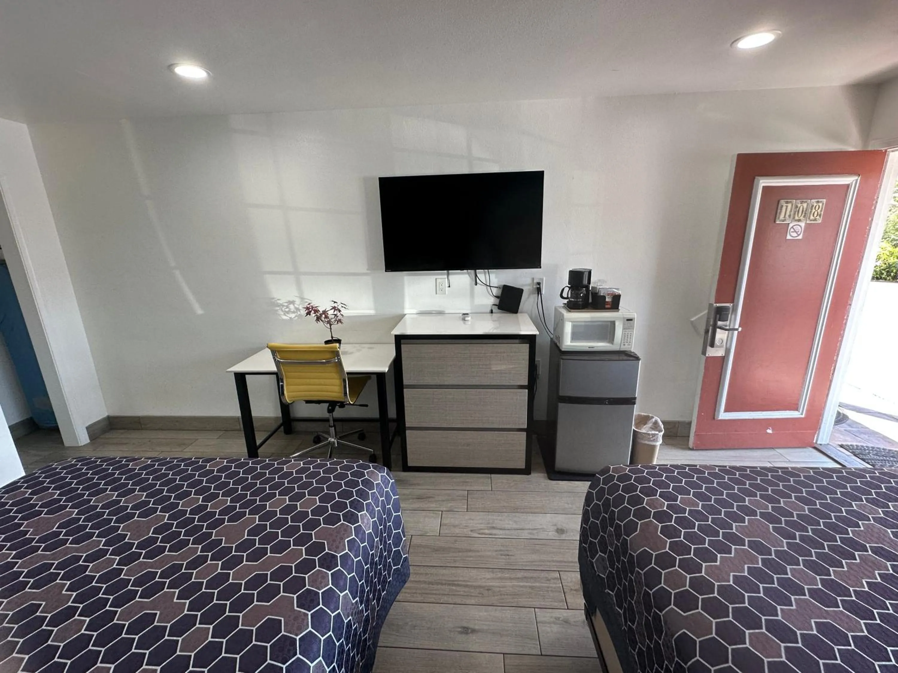 Bed in Town and Country Inn