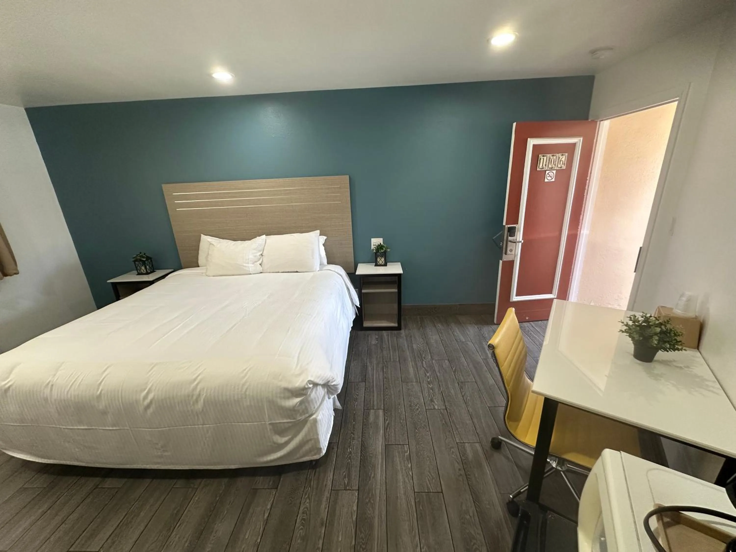 Bed in Town and Country Inn