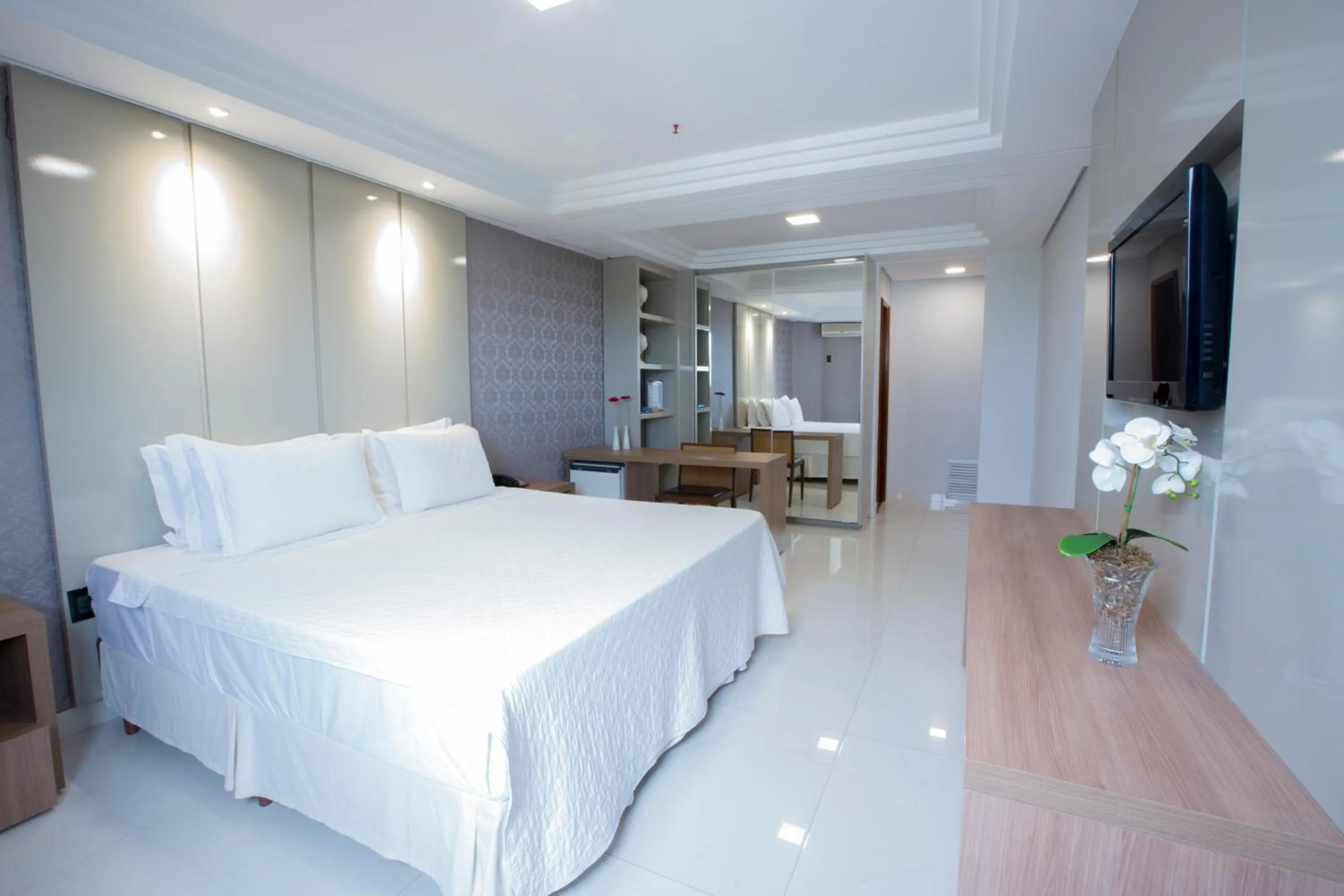 Bedroom, Bed in Crystal Plaza Hotel