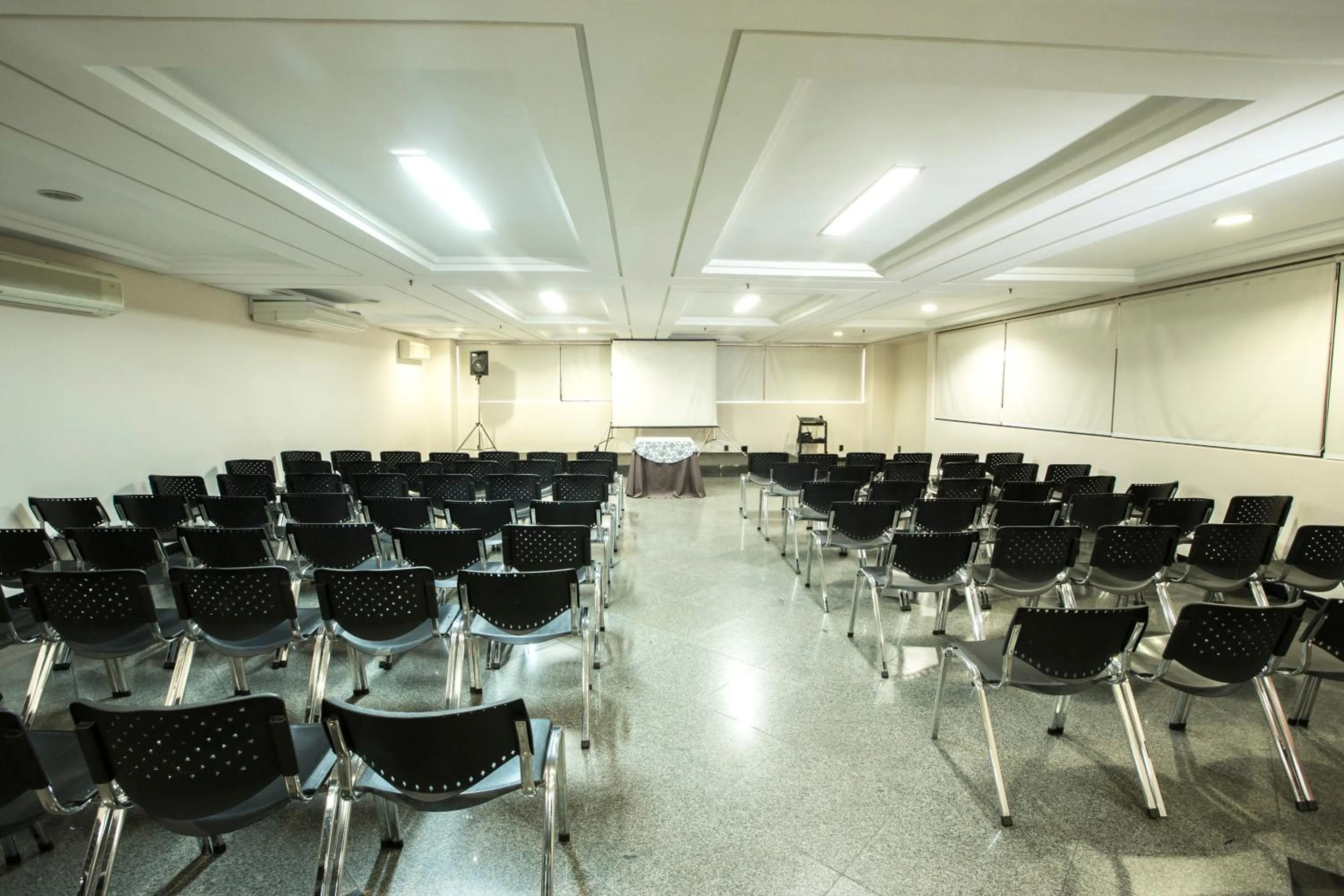 Business facilities in Crystal Plaza Hotel