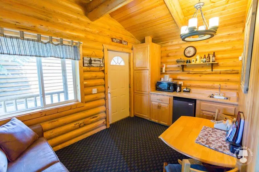 Photo of the whole room in Cabin Creek Inn