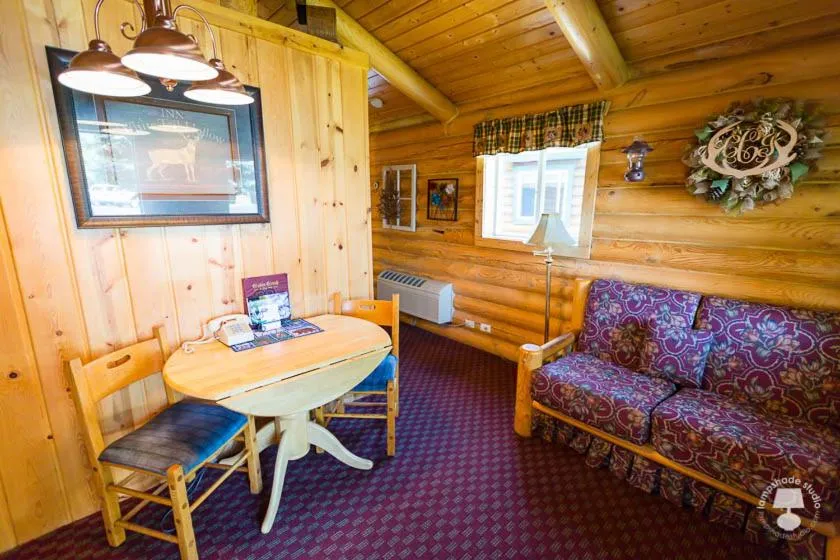 Photo of the whole room in Cabin Creek Inn