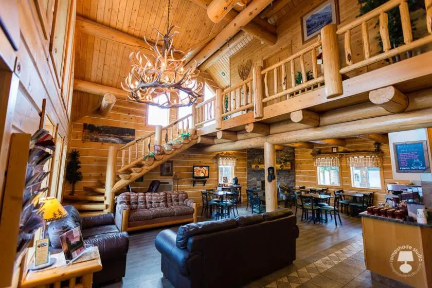 Facade/entrance in Cabin Creek Inn