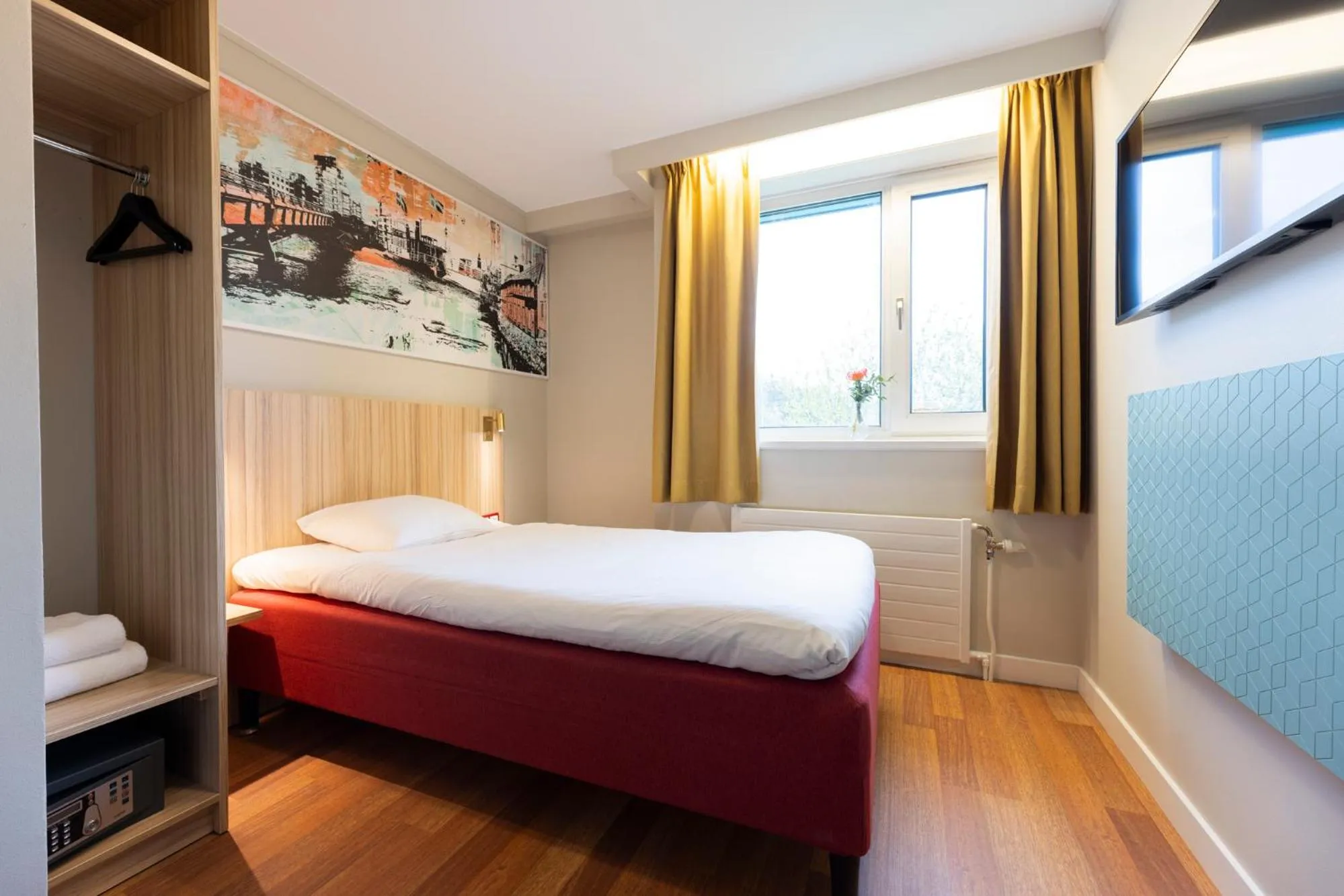 Photo of the whole room, Bed in Good Morning Västerås