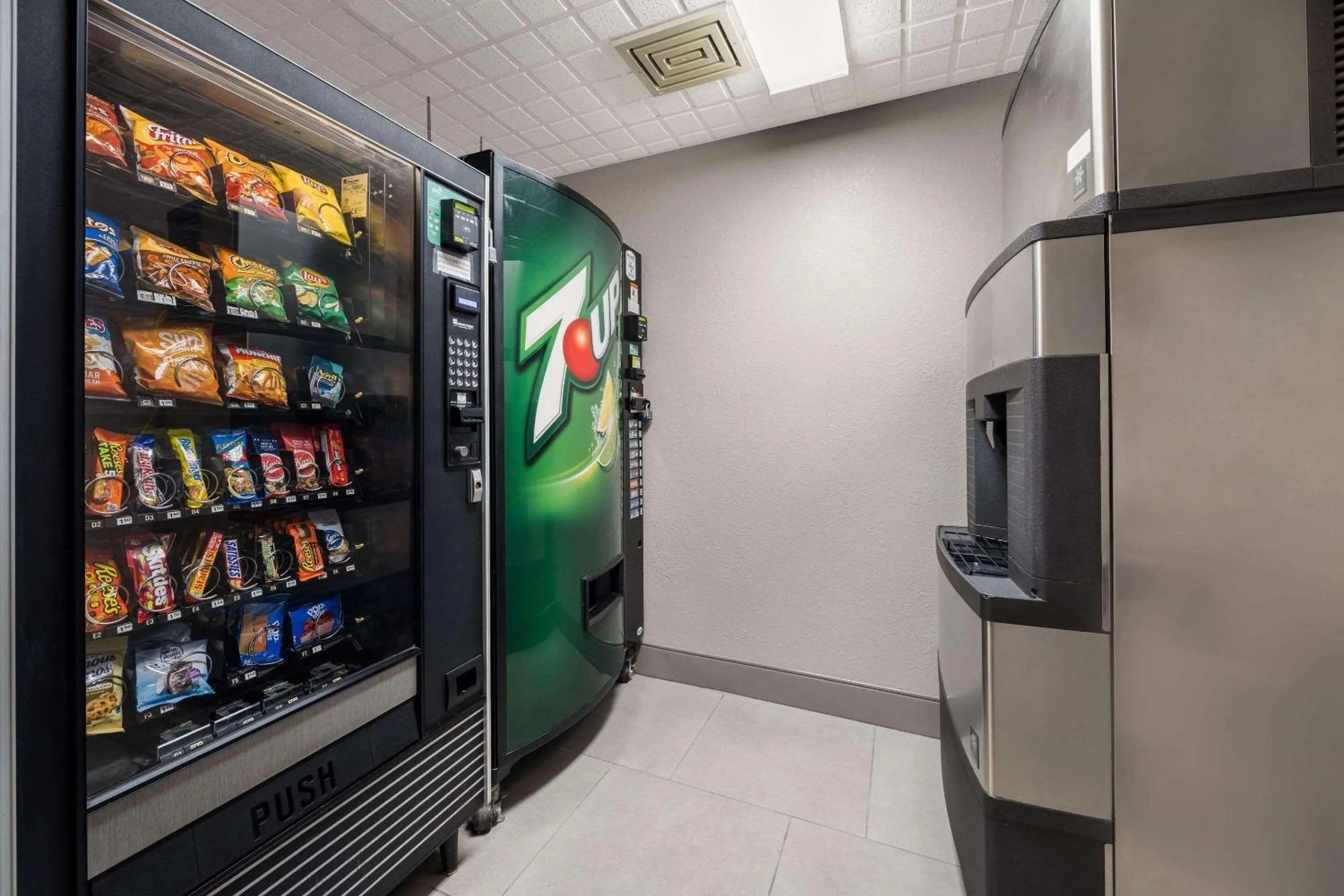 Other in Country Inn & Suites by Radisson, Freeport, IL