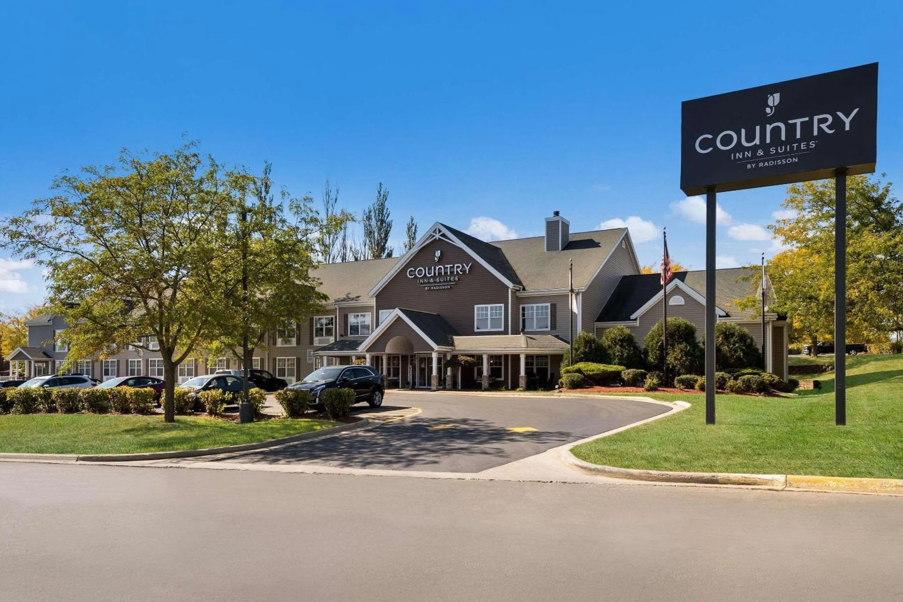 Property building in Country Inn & Suites by Radisson, Freeport, IL