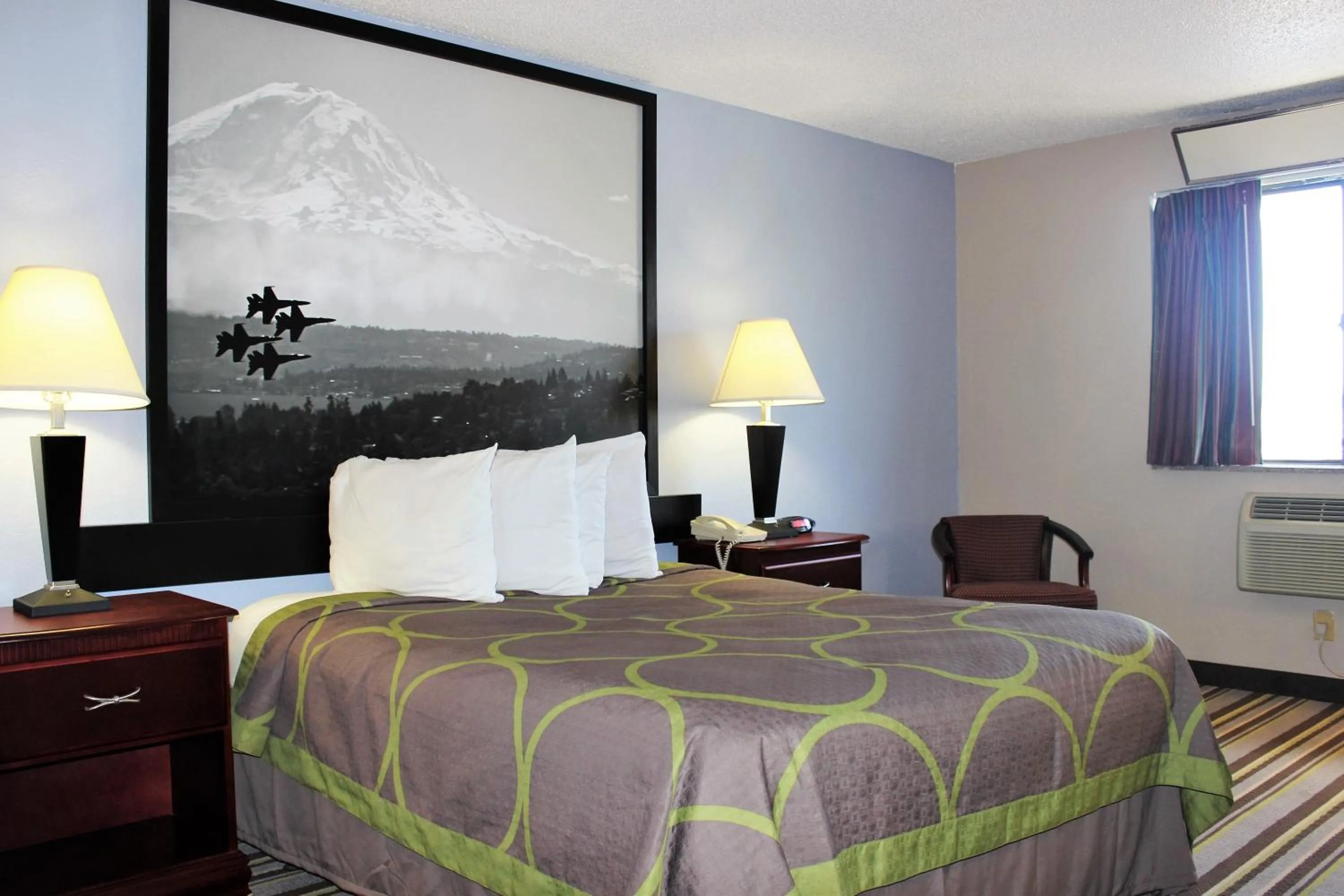 Bedroom, Bed in Super 8 by Wyndham Tuscaloosa