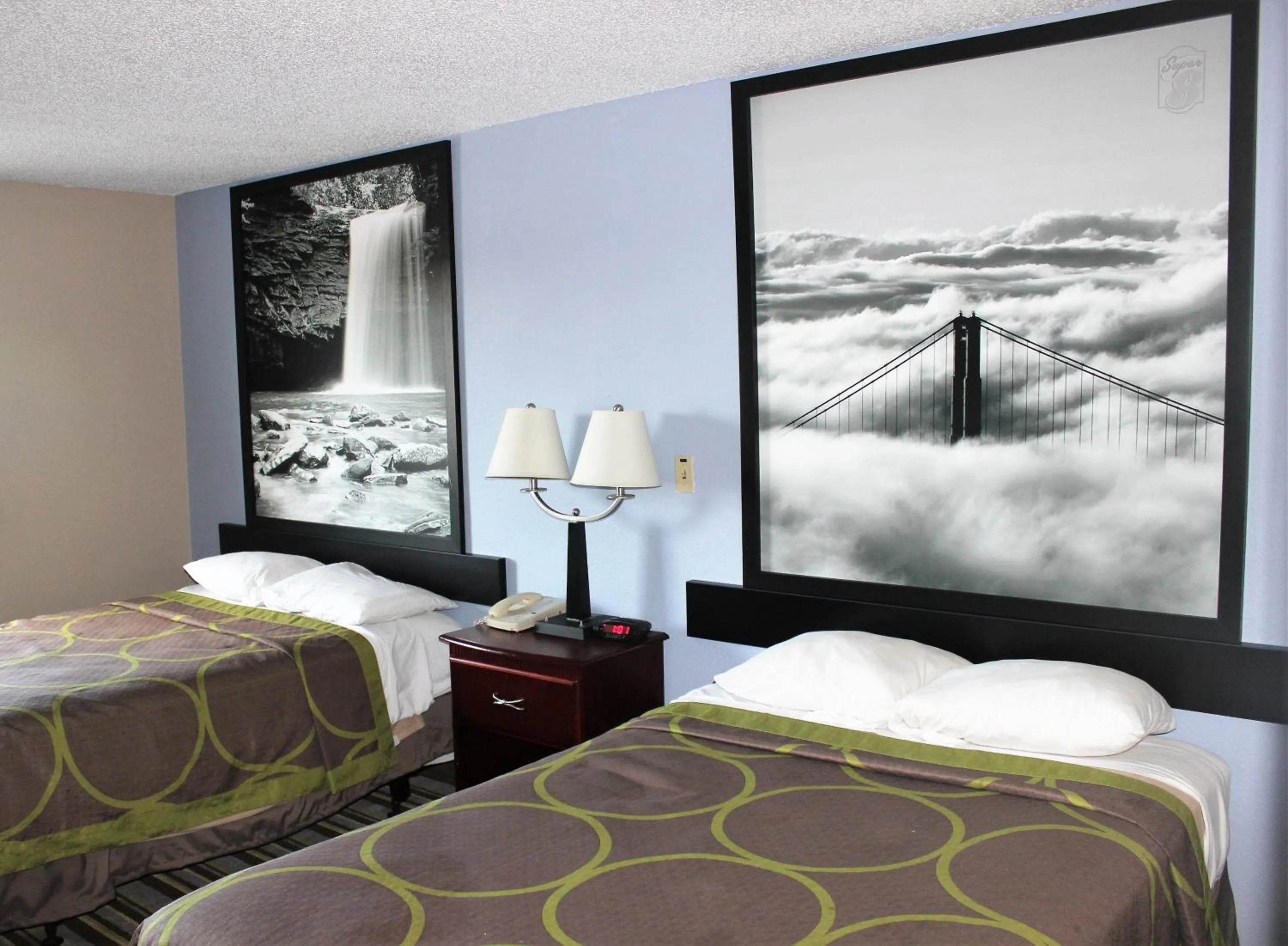 Bedroom, Bed in Super 8 by Wyndham Tuscaloosa