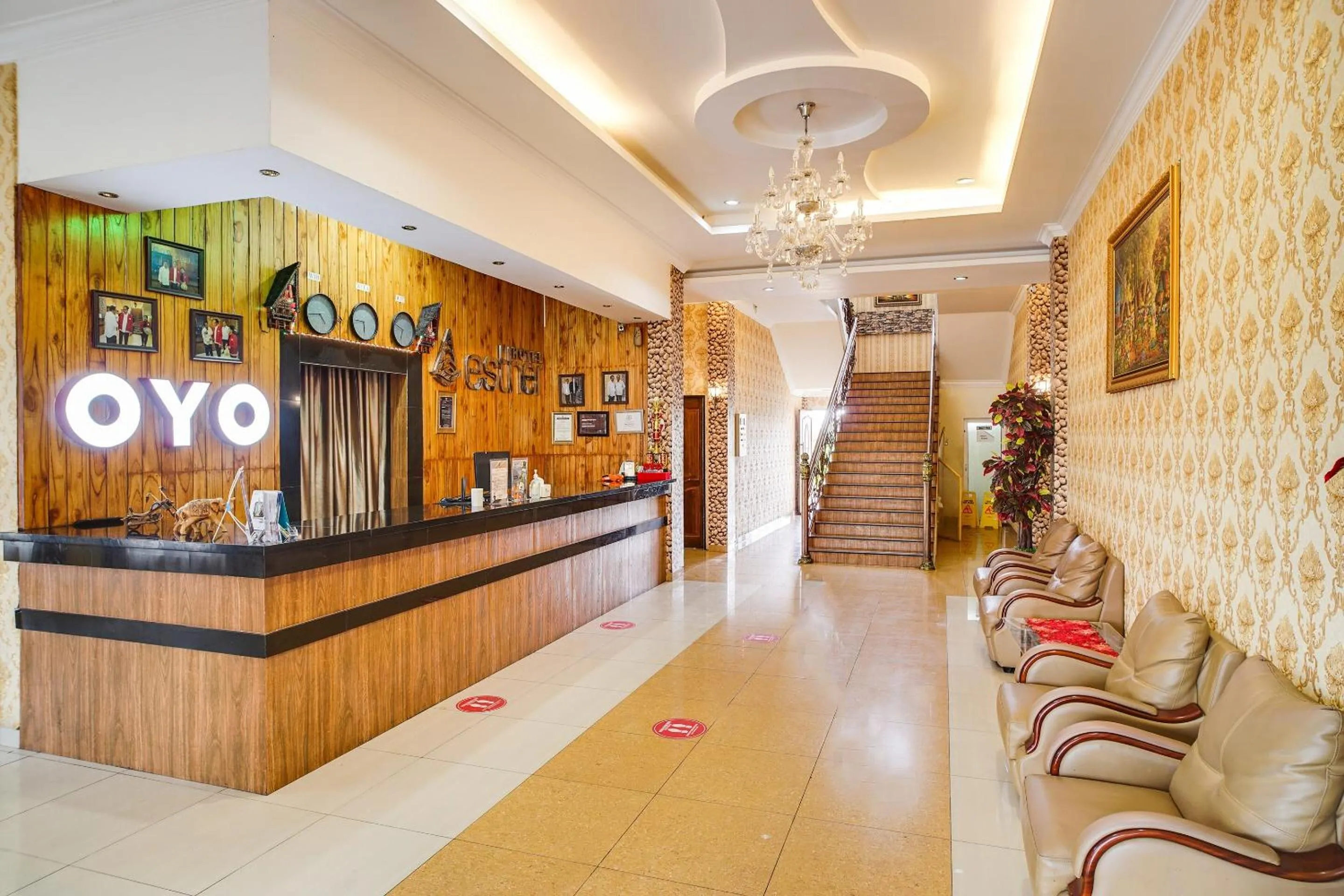 Lobby or reception in Capital O 540 Esther Hotel