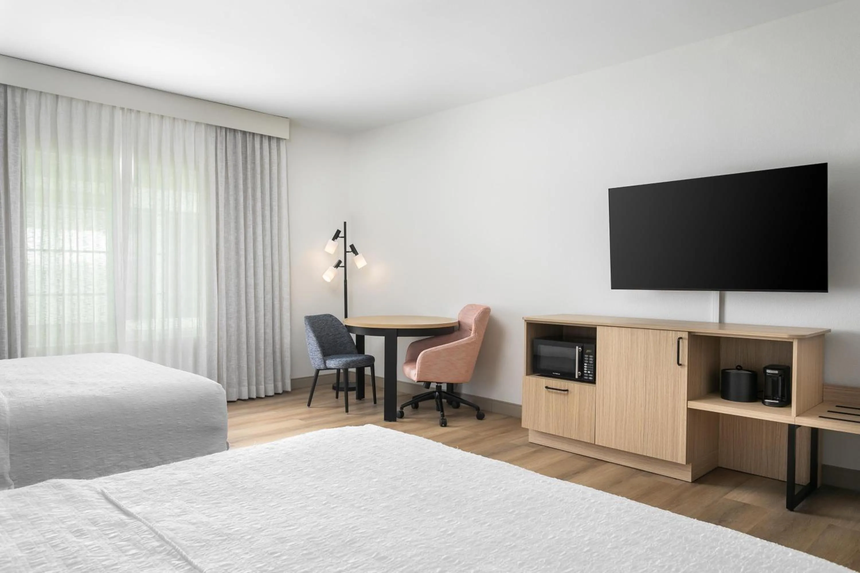 Bedroom, Bed in Hampton Inn New Smyrna Beach