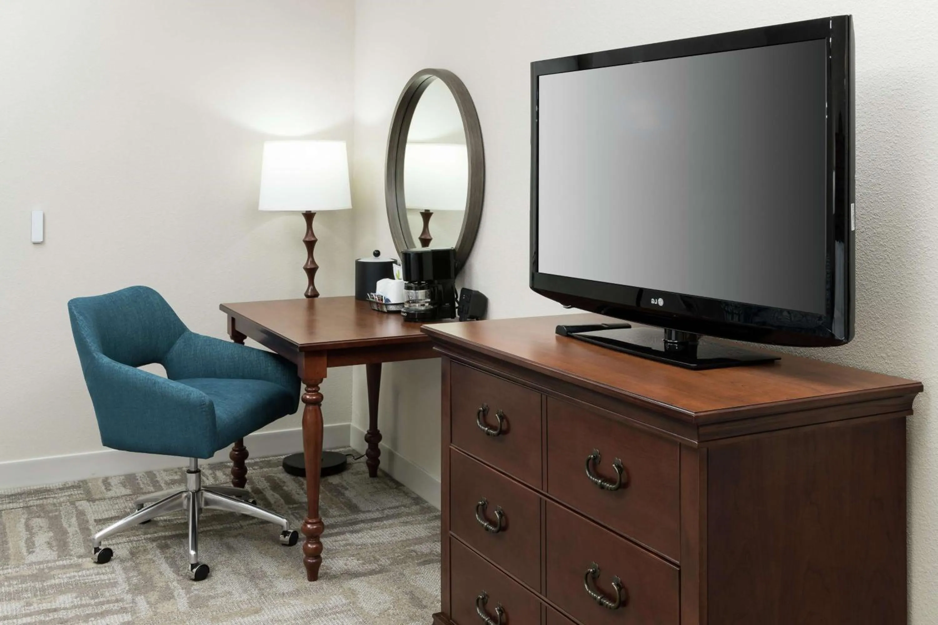 TV and multimedia in Hampton Inn New Smyrna Beach