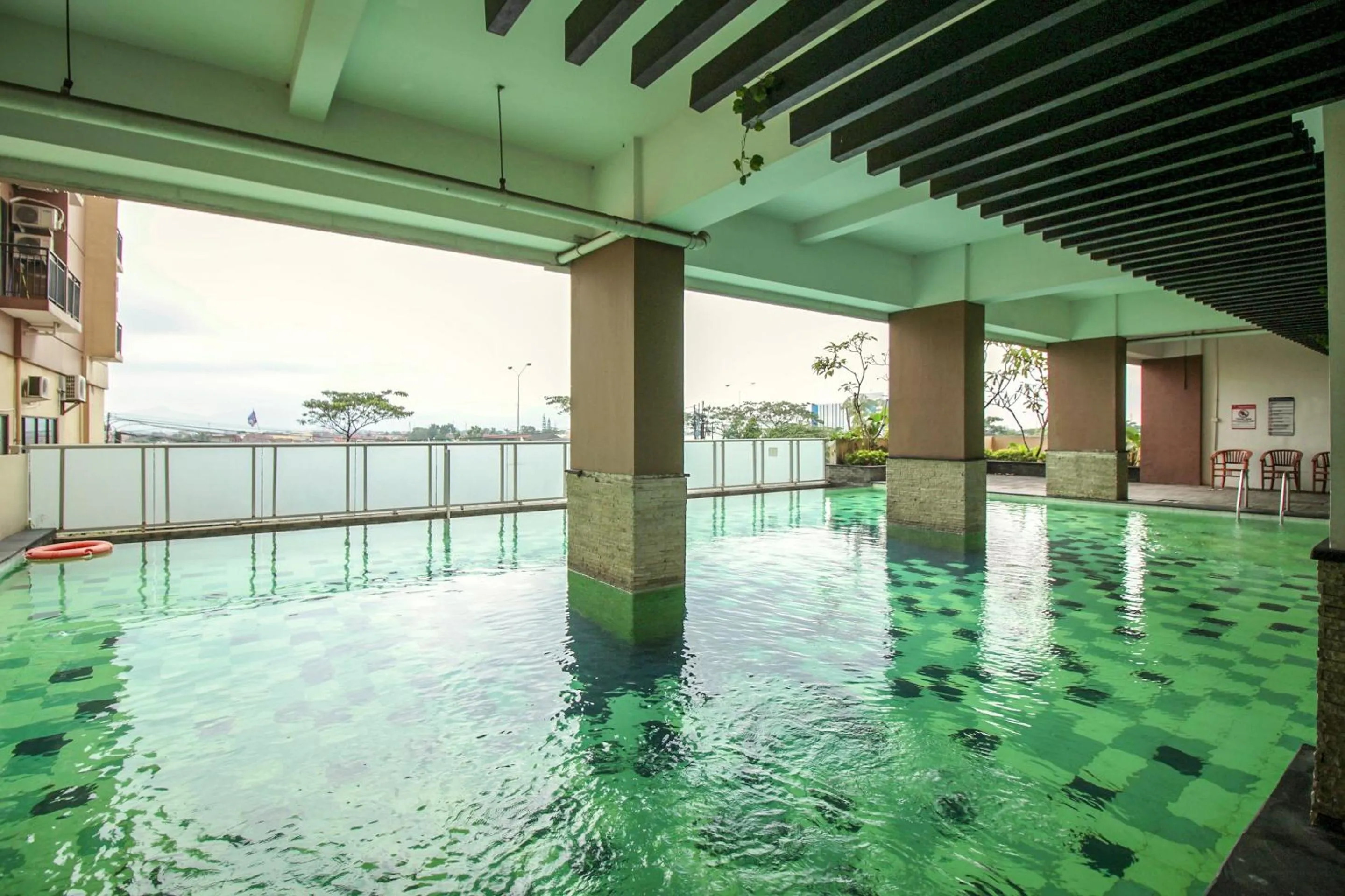 Swimming pool in Super OYO Capital O 483 Tamansari Panoramic Bandung