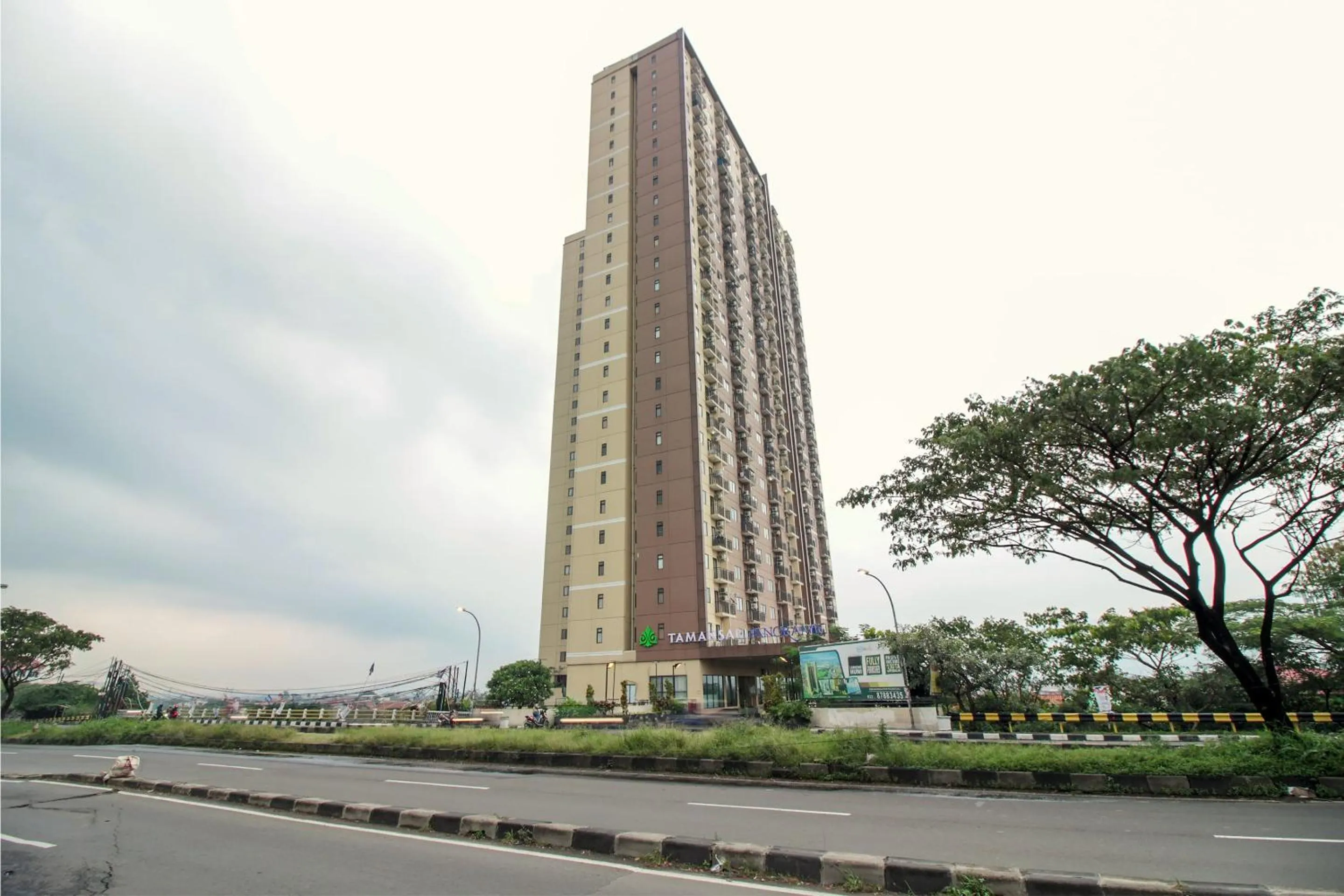 Facade/entrance in Super OYO Capital O 483 Tamansari Panoramic Bandung