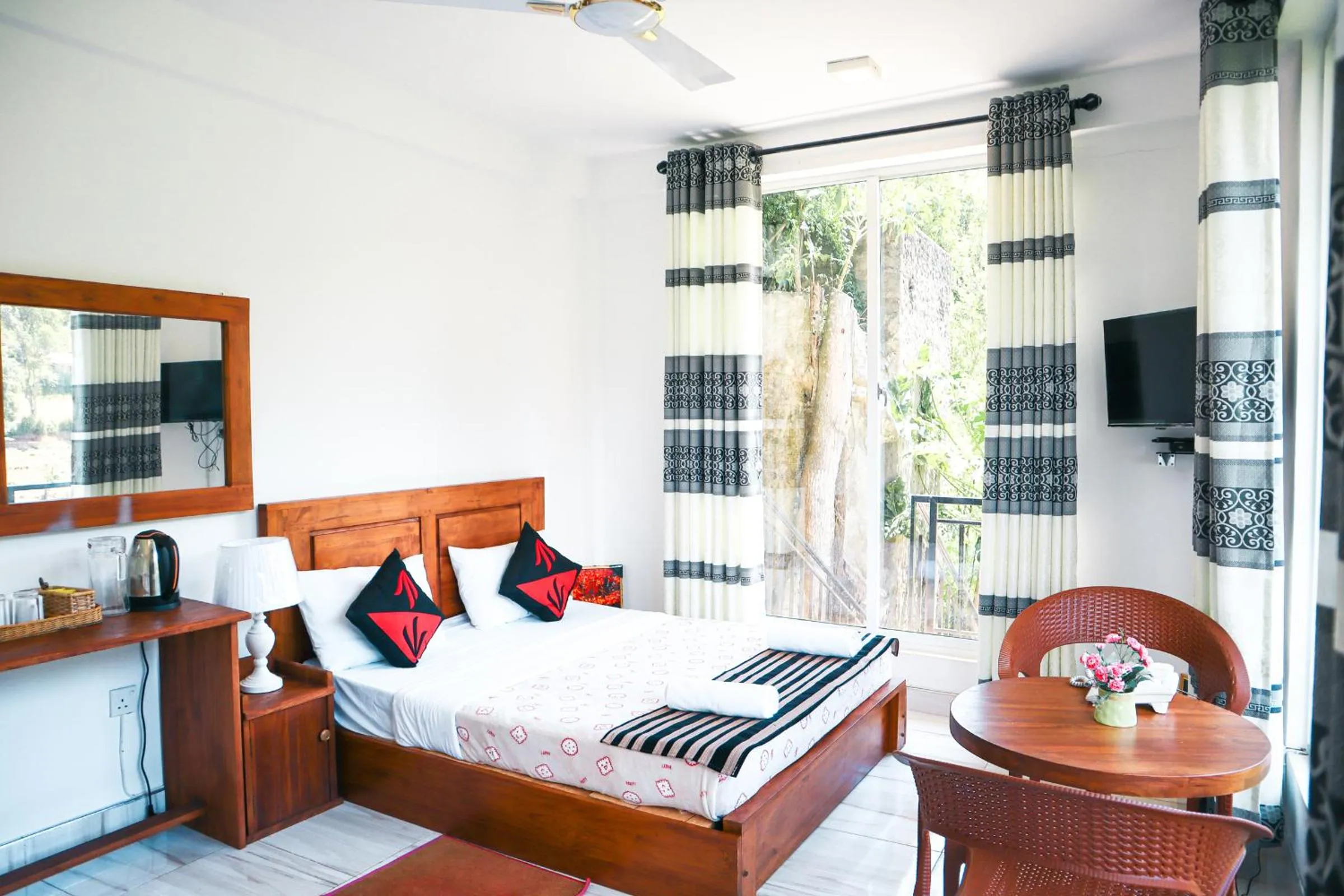 Photo of the whole room, Bed in Top Mountain Resort