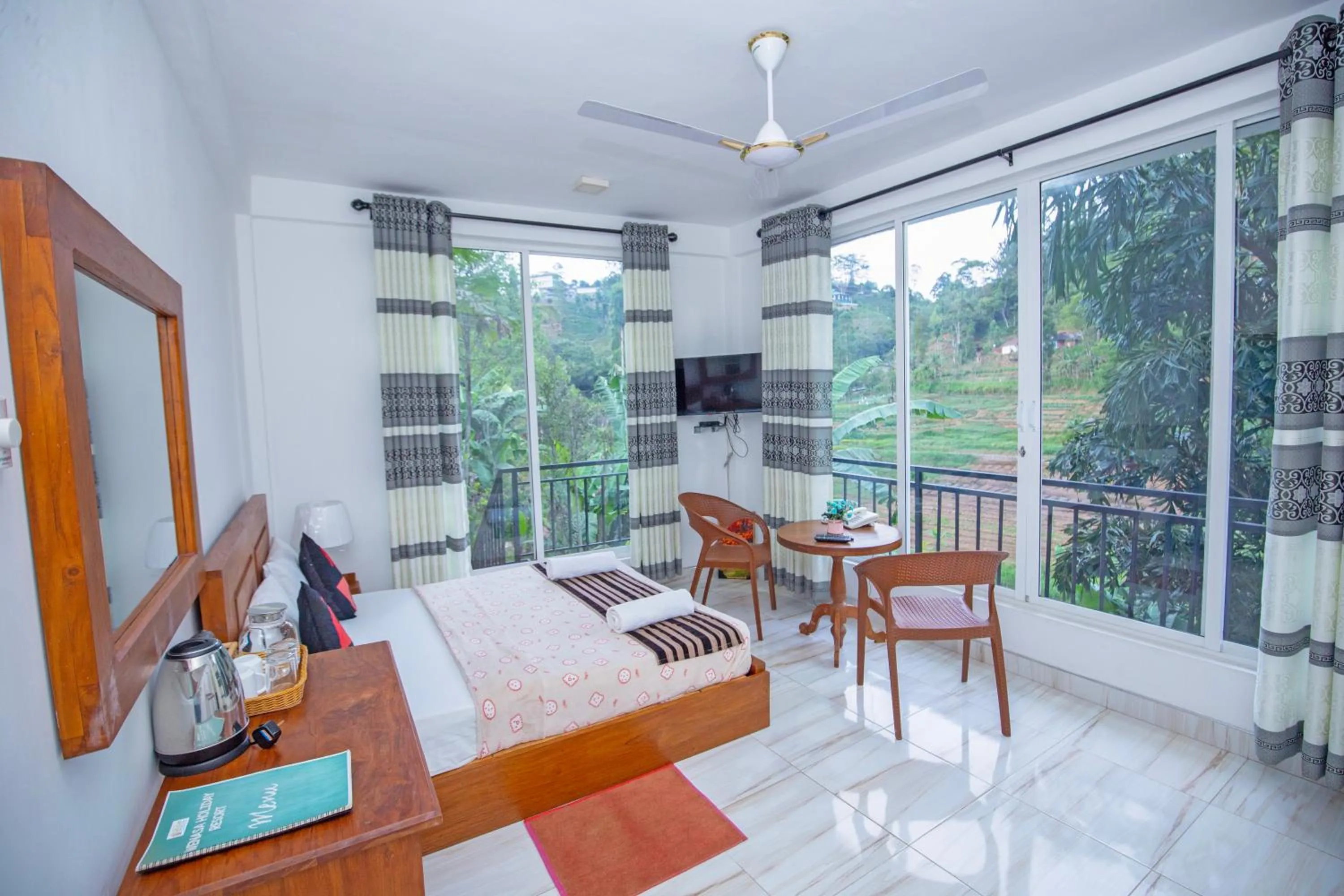 Bedroom, Bed in Top Mountain Resort