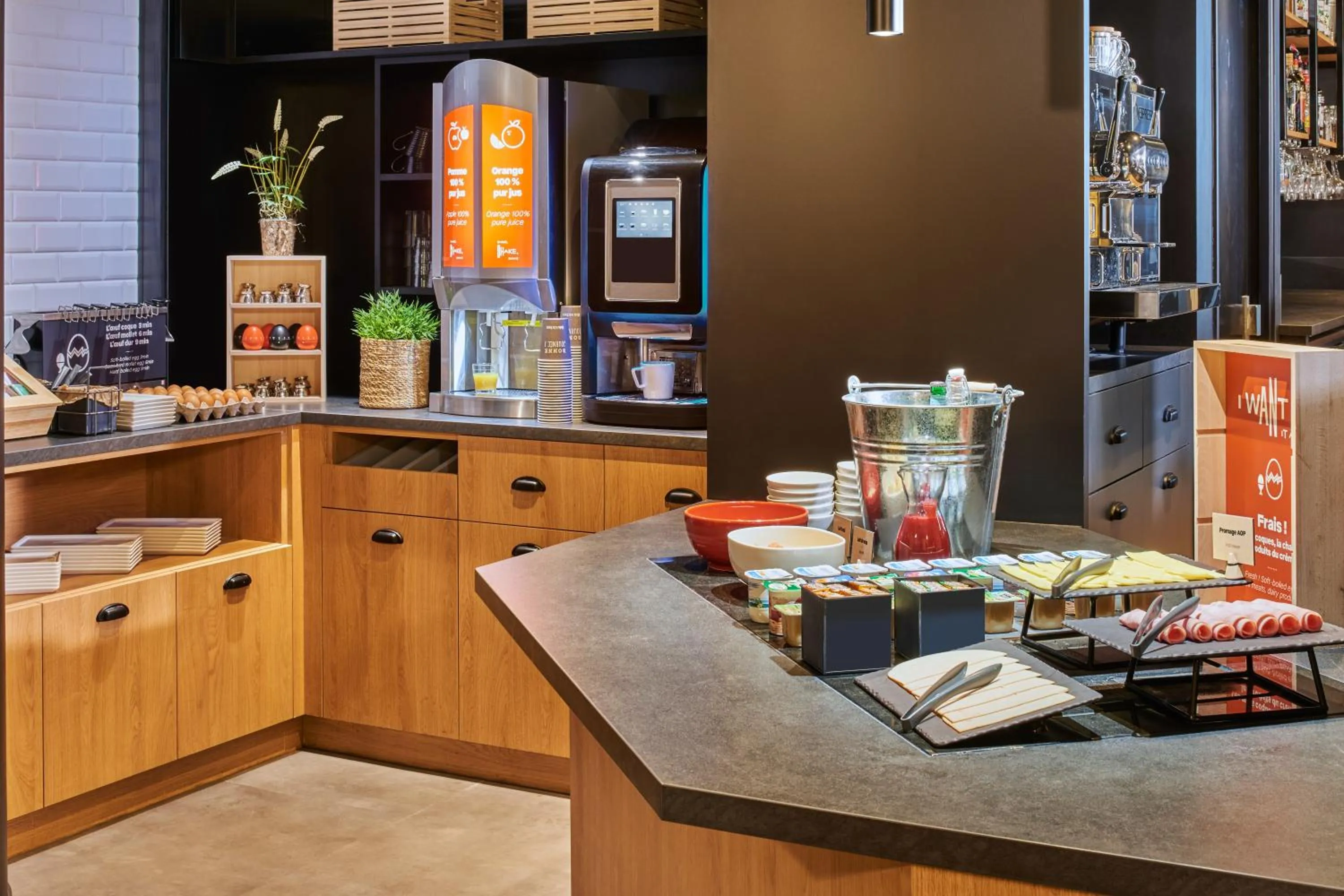 Breakfast in ibis Clamart Paris Velizy