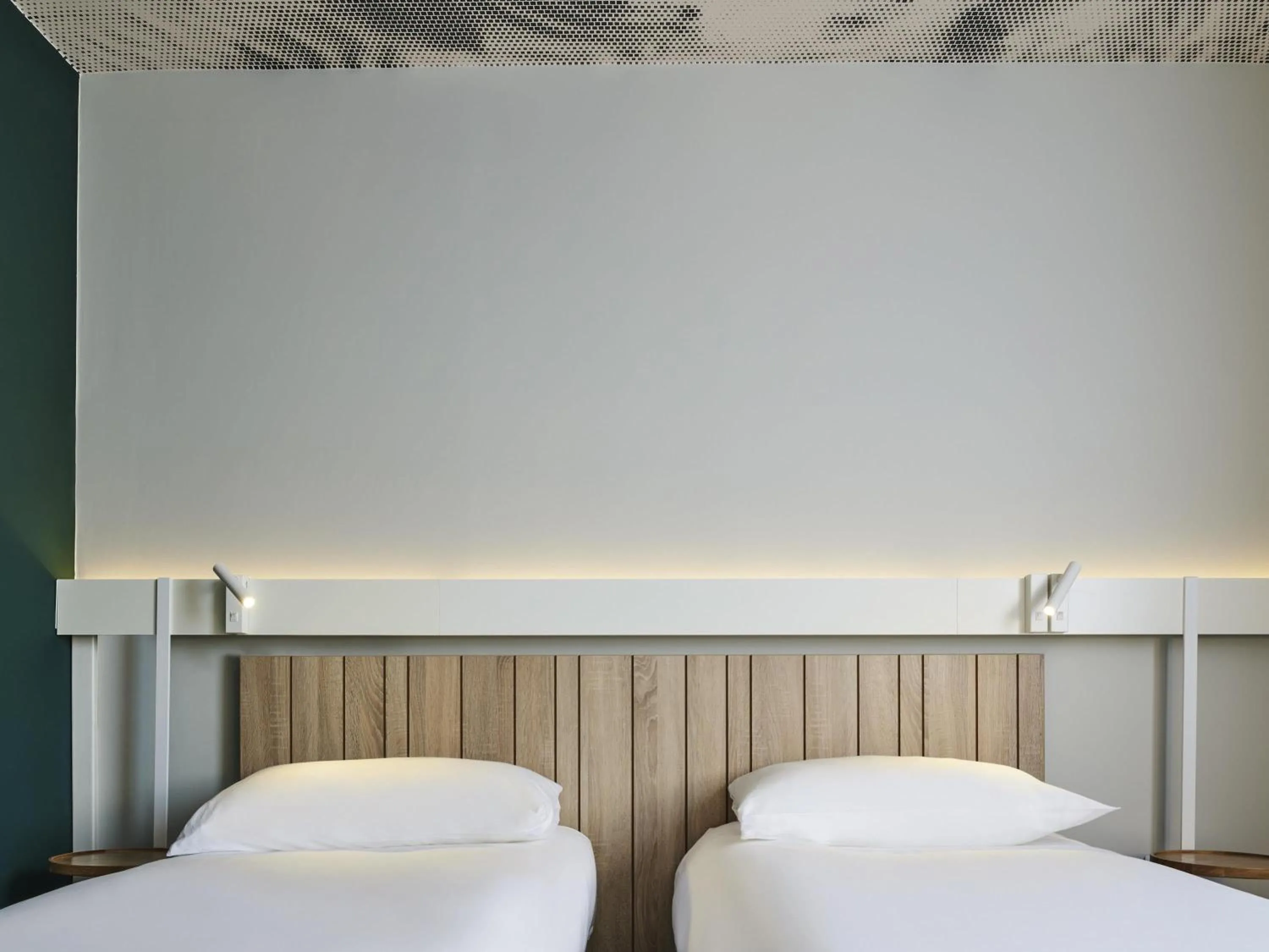 Bedroom, Bed in ibis Clamart Paris Velizy