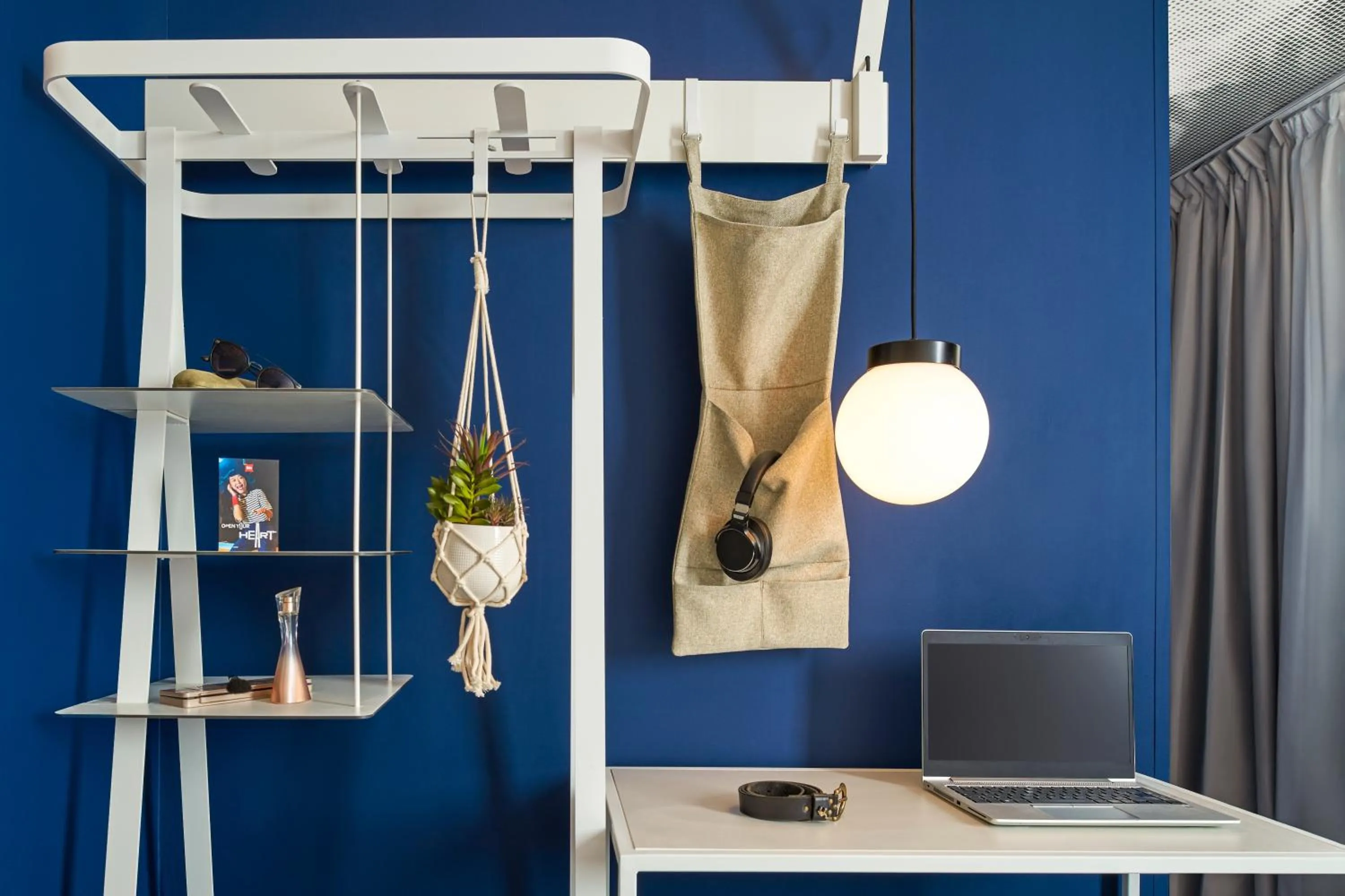 Photo of the whole room in ibis Clamart Paris Velizy