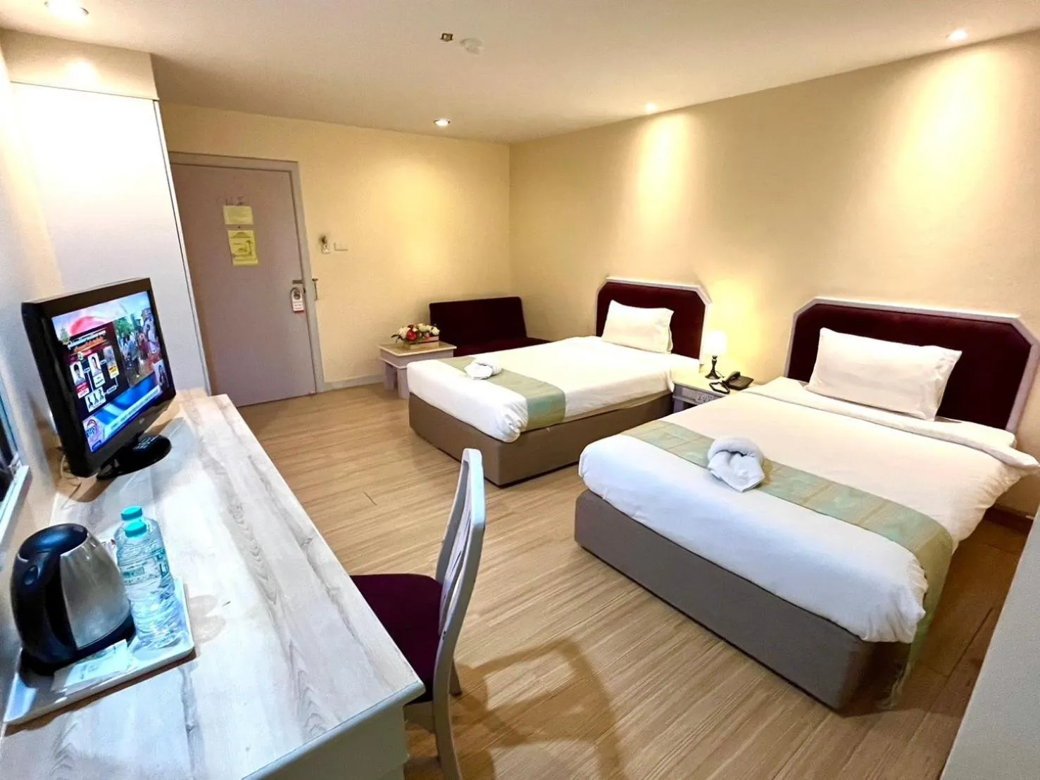 Bedroom, Bed in Friendlytel Hotel