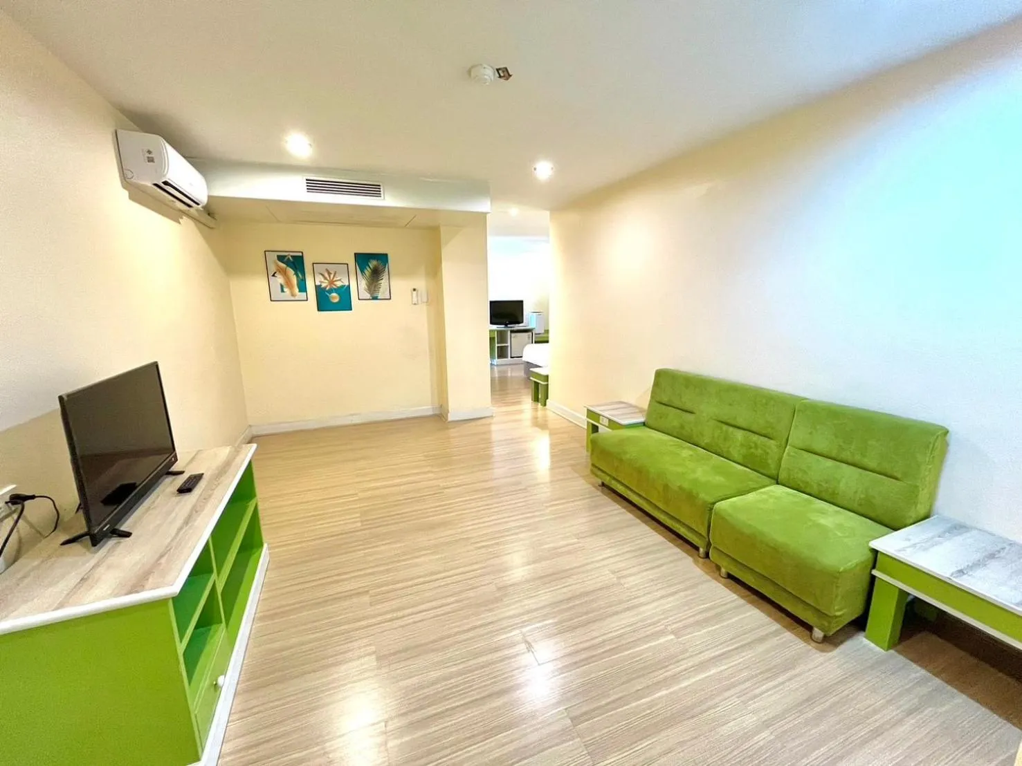 Communal lounge/ TV room in Friendlytel Hotel