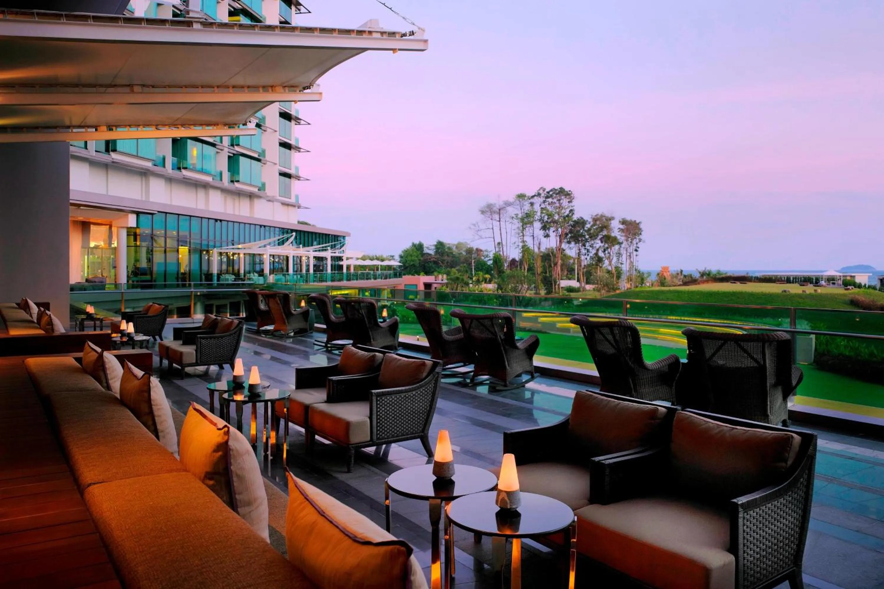 Lounge or bar in Rayong Marriott Resort & Spa