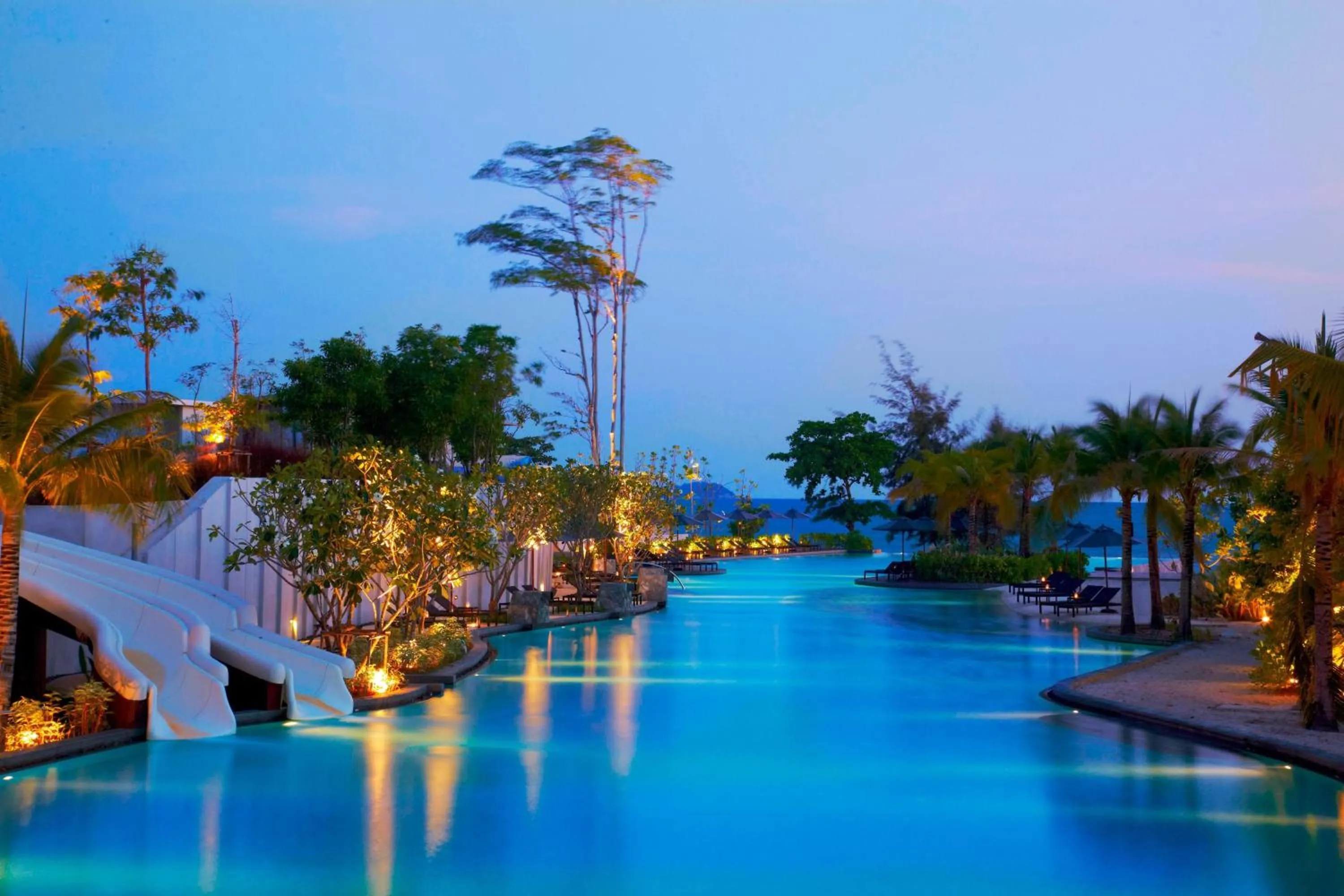 Swimming pool in Rayong Marriott Resort & Spa