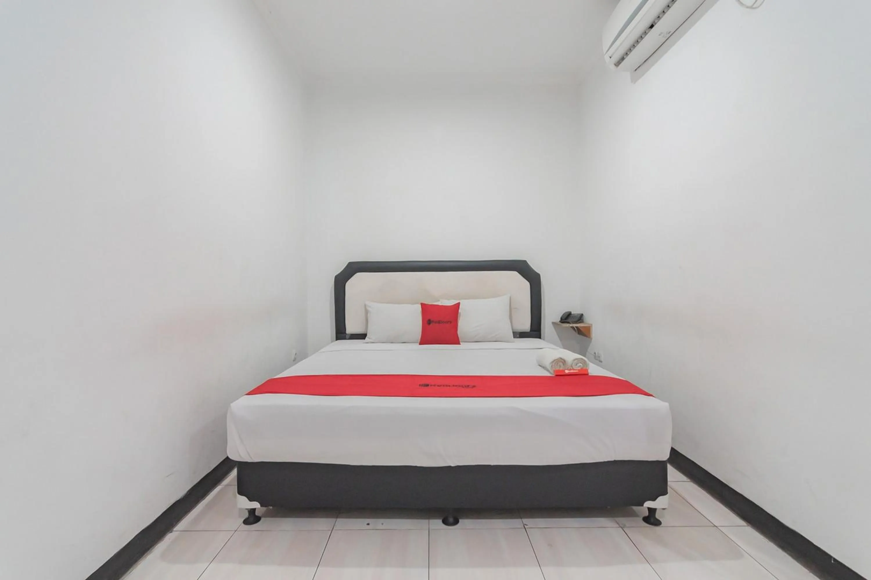 Bed in RedDoorz near Sukabumi Station 2
