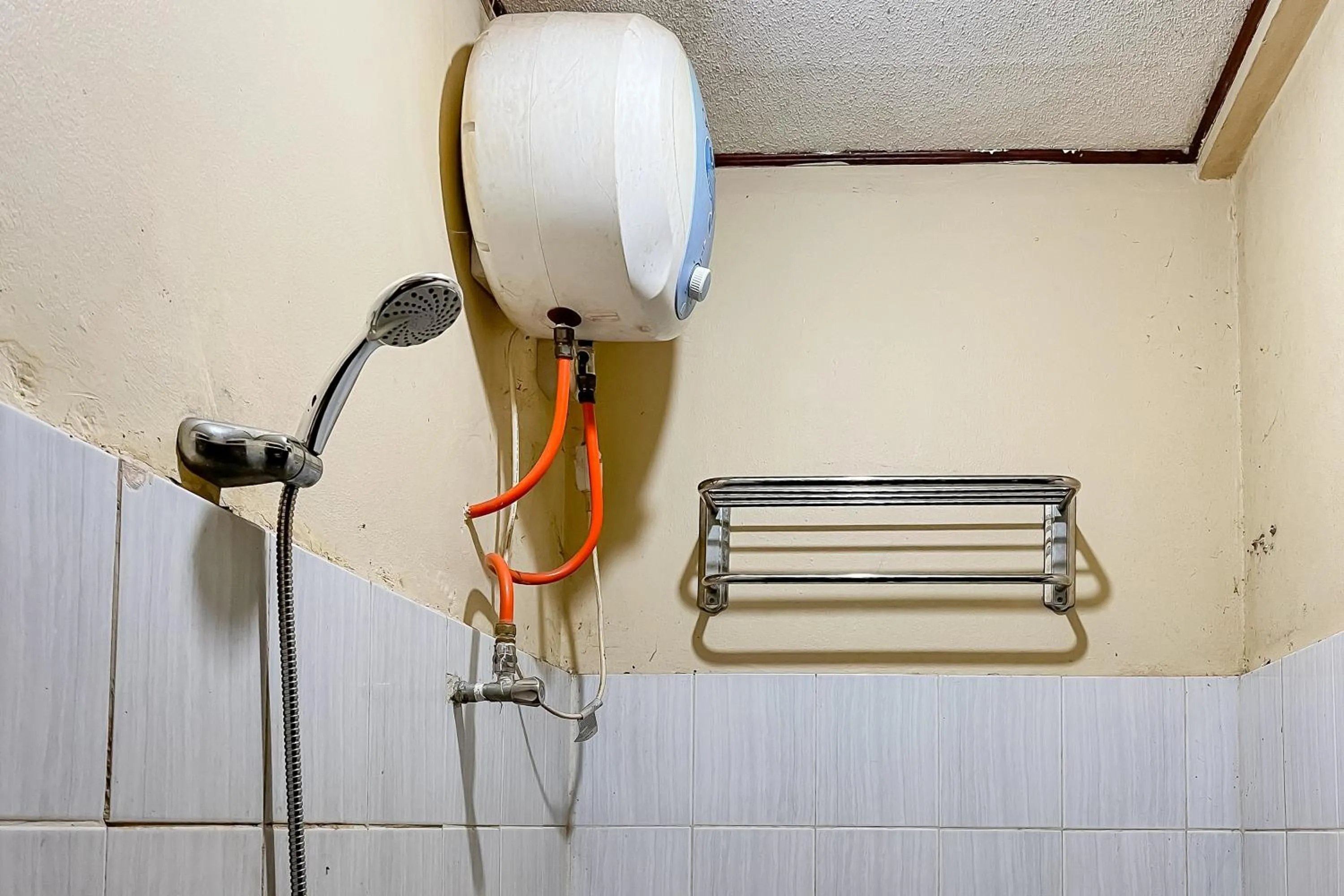 Bathroom in RedDoorz near Sukabumi Station 2