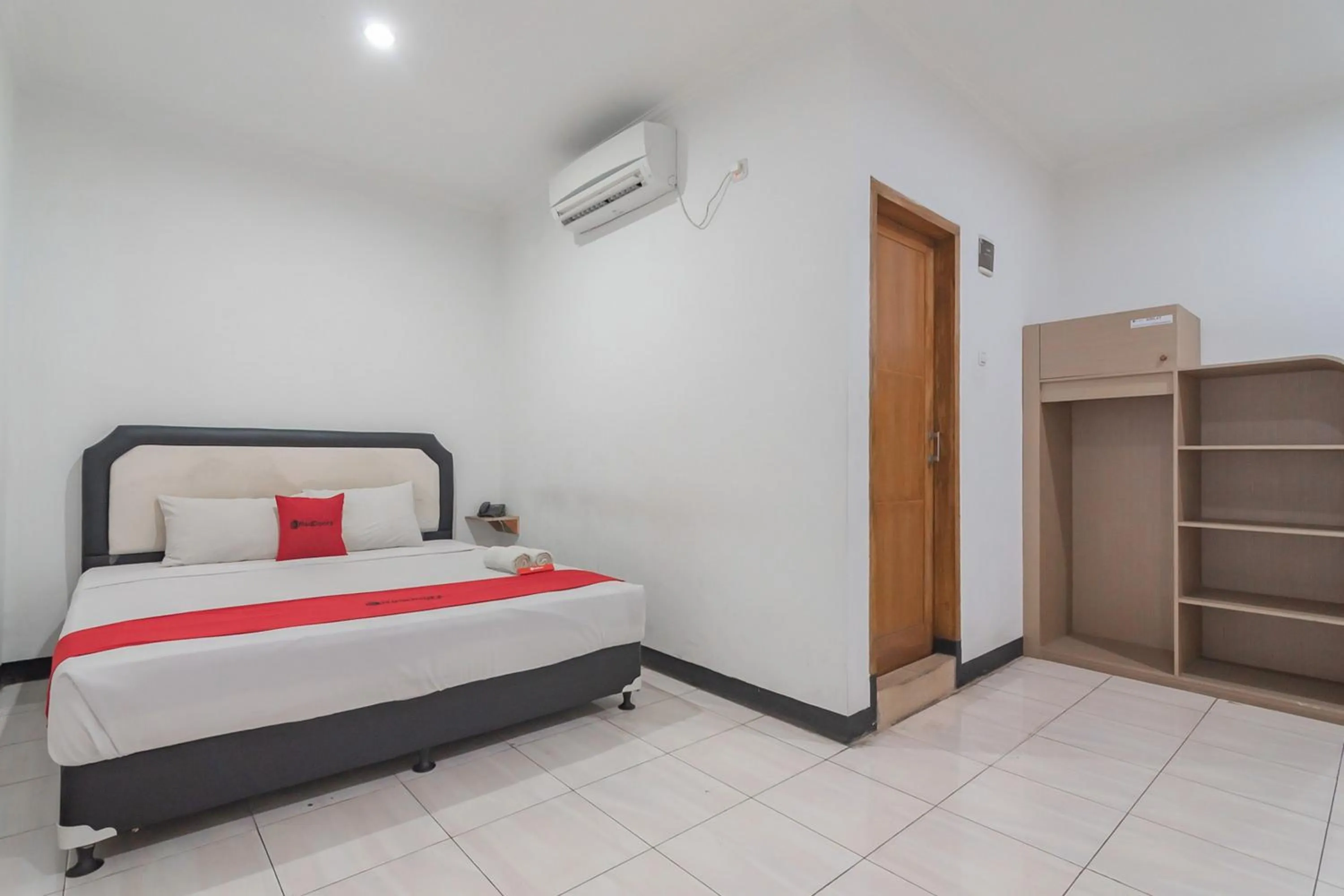Bed in RedDoorz near Sukabumi Station 2