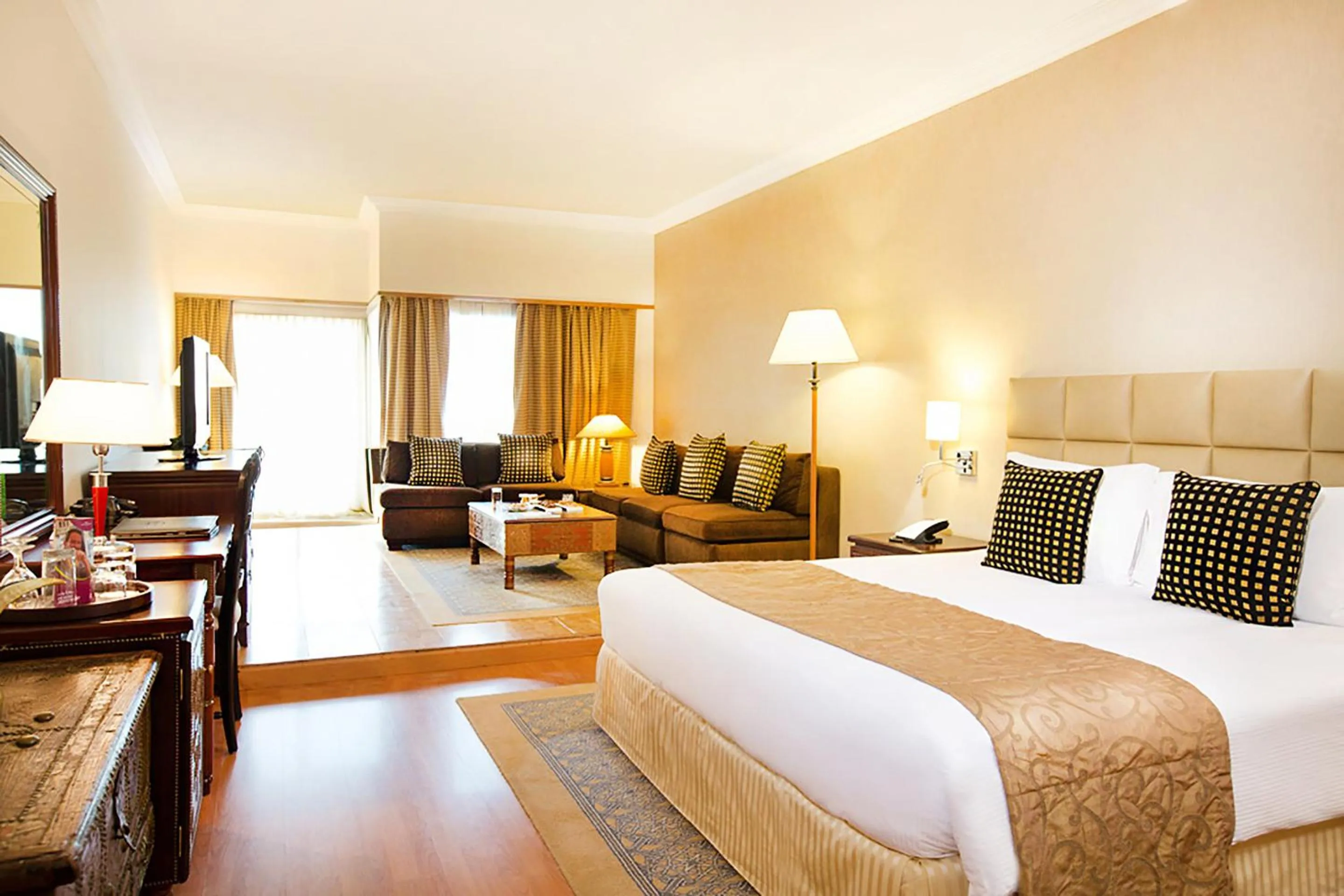 Bedroom, Bed in Millennium Plaza Downtown Suites