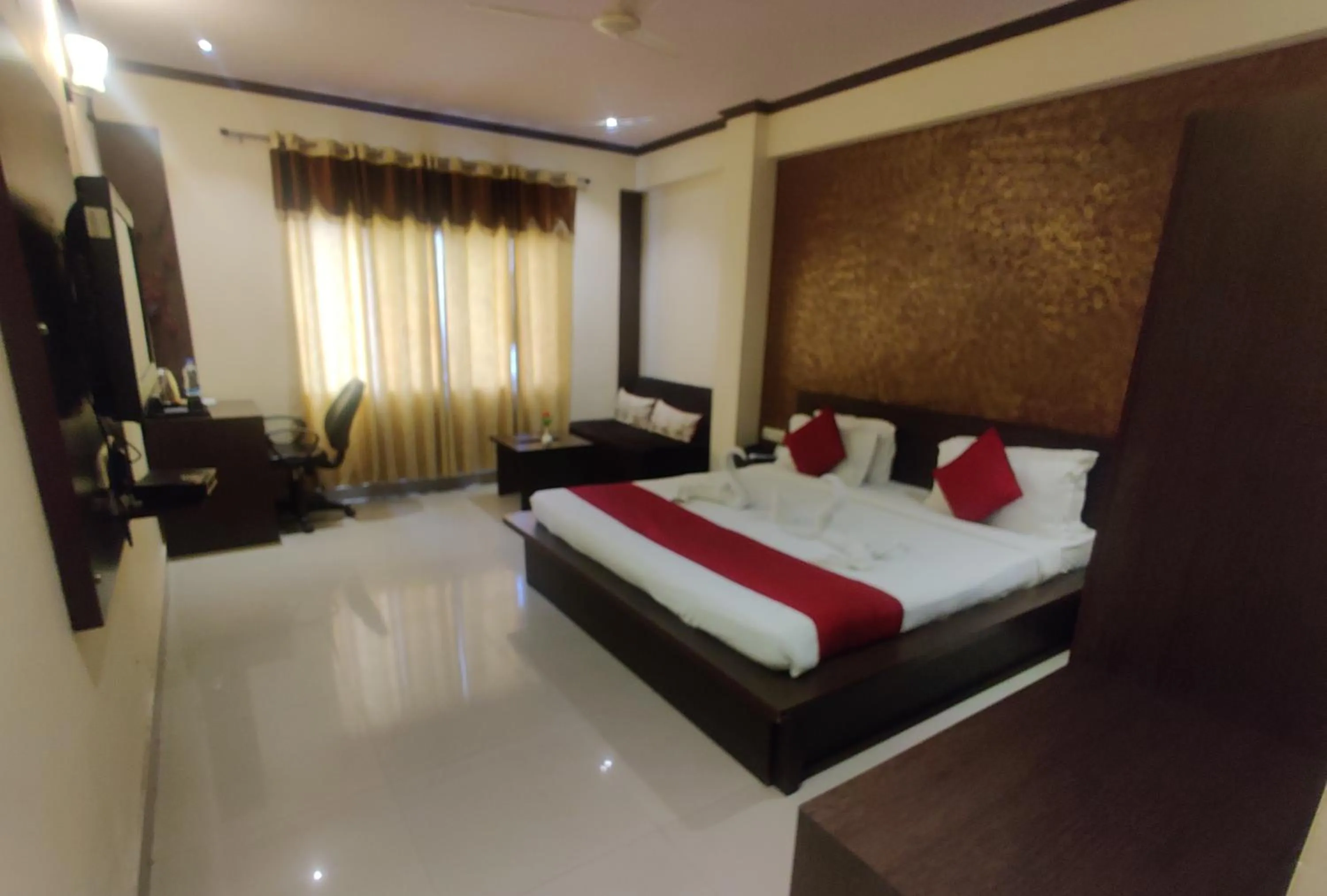 Photo of the whole room, Bed in Hotel Savi Regency