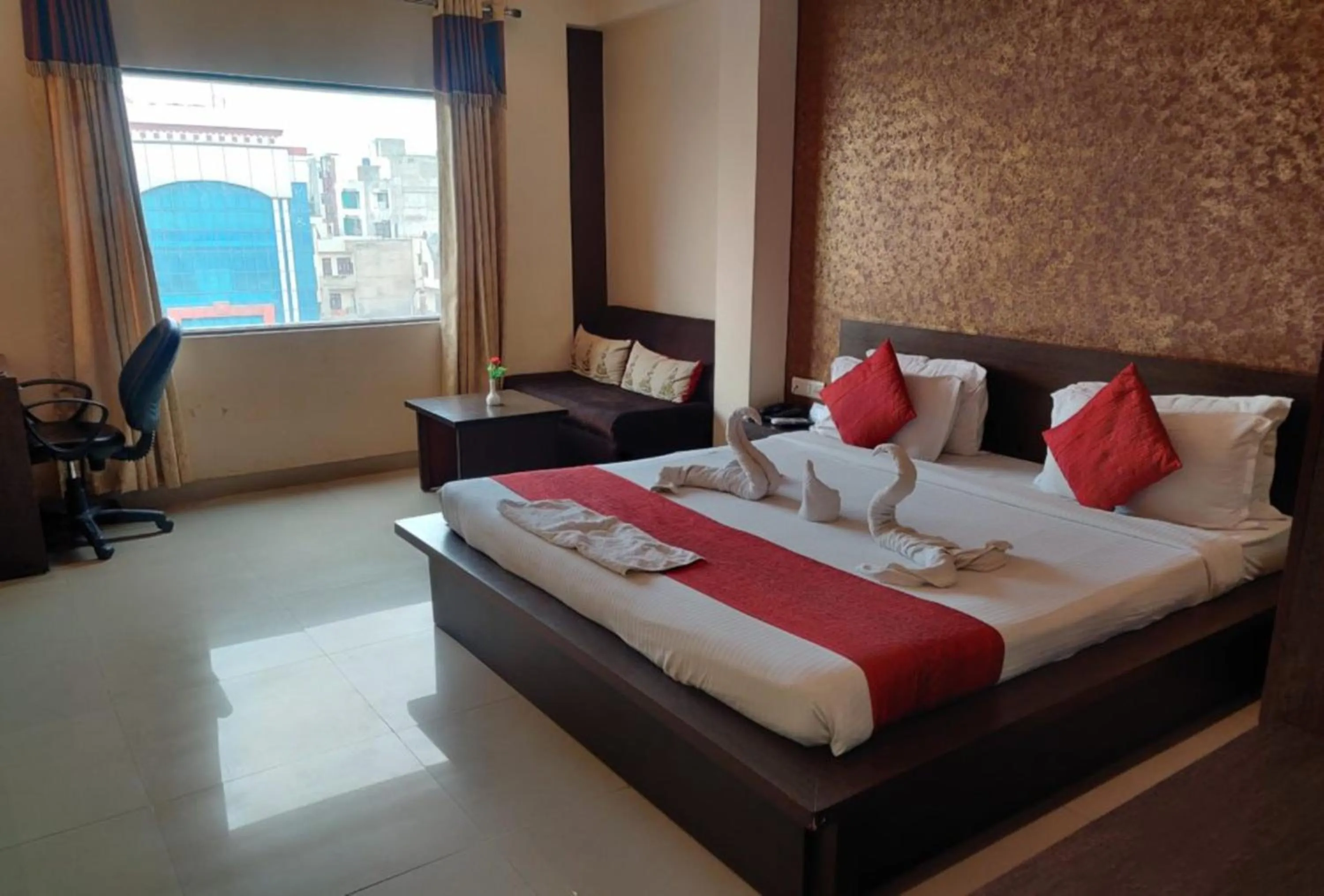 Bedroom, Bed in Hotel Savi Regency