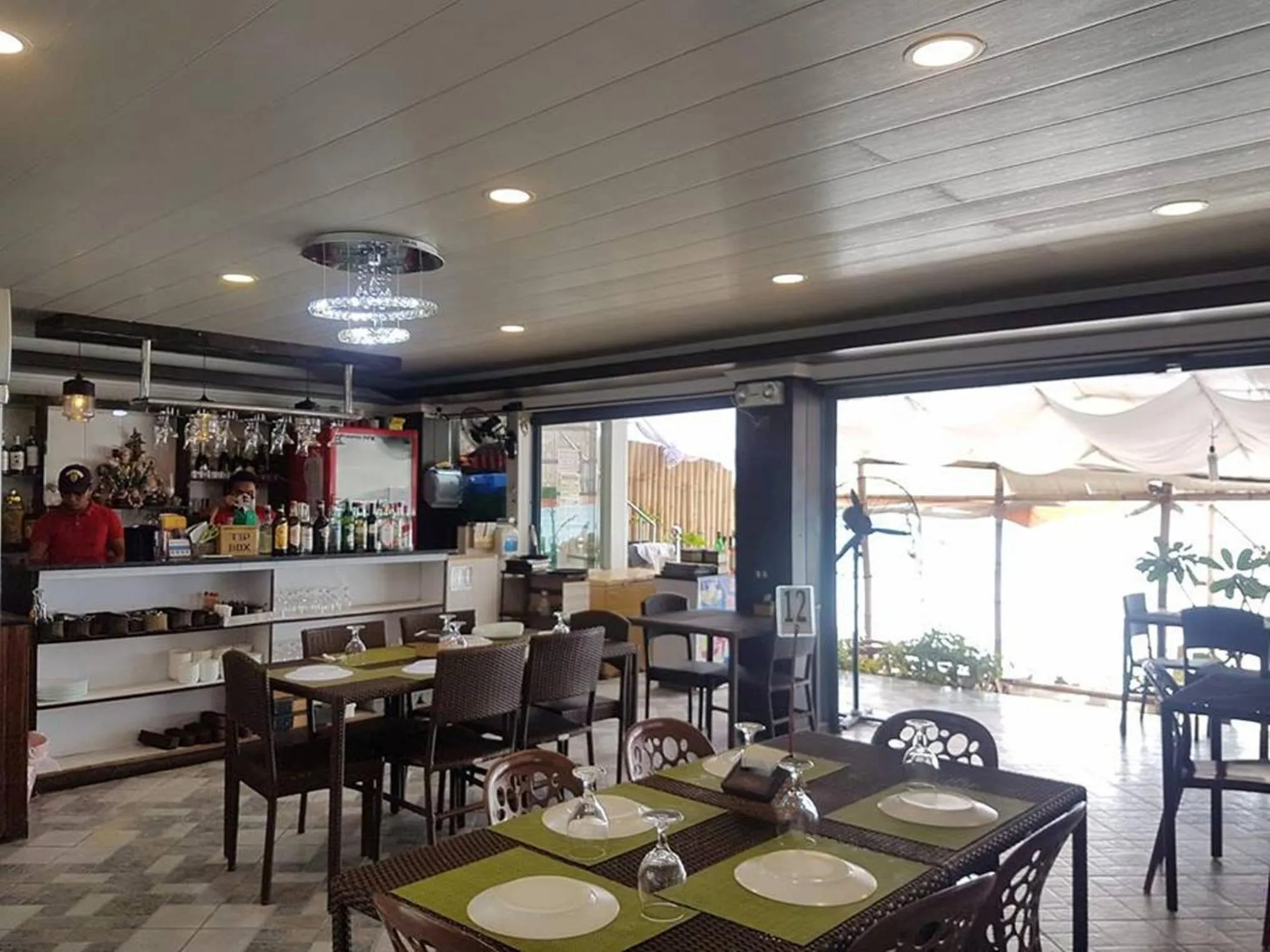 Restaurant/places to eat in Diamond Water Edge Resort