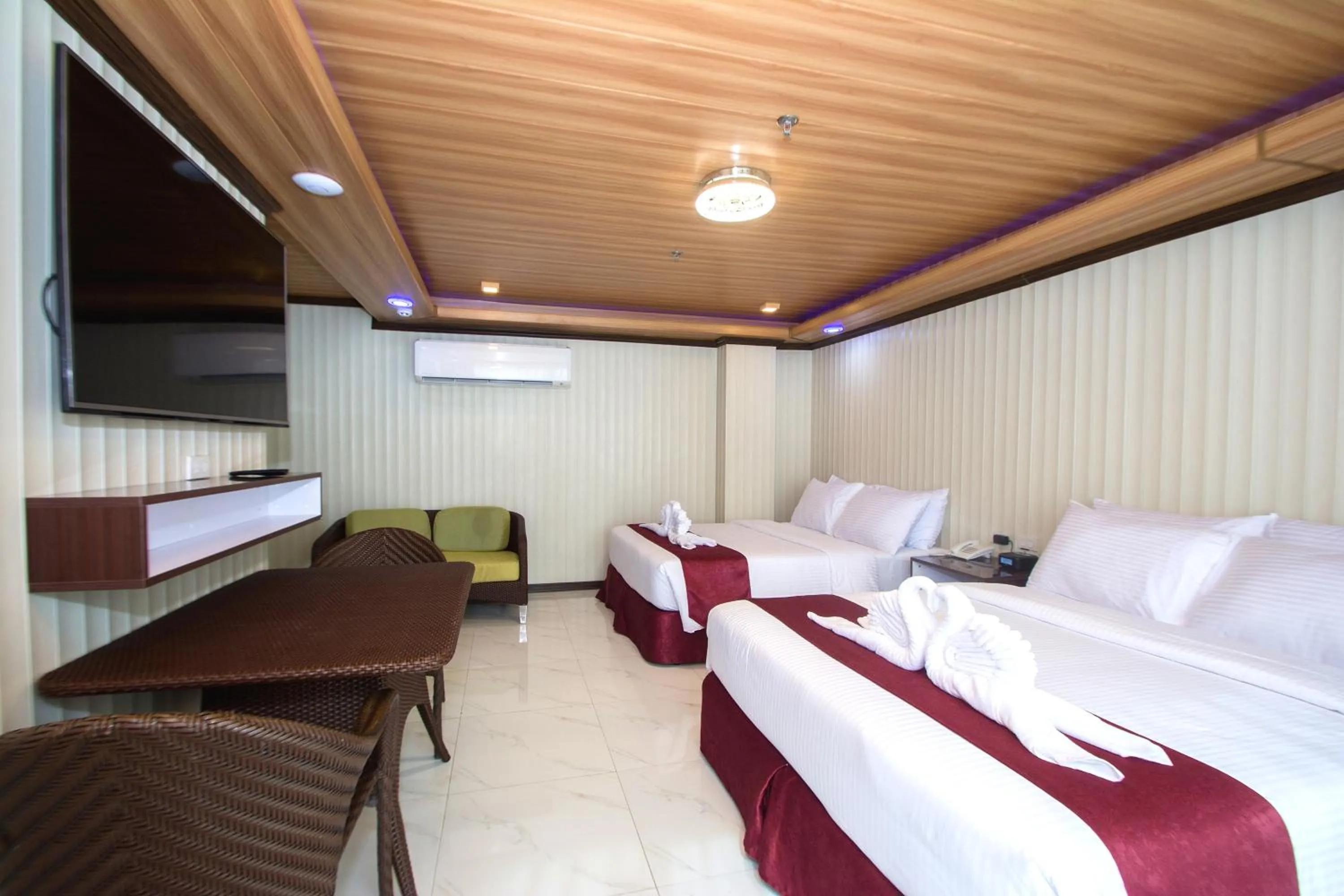 Balcony/Terrace, Bed in Diamond Water Edge Resort