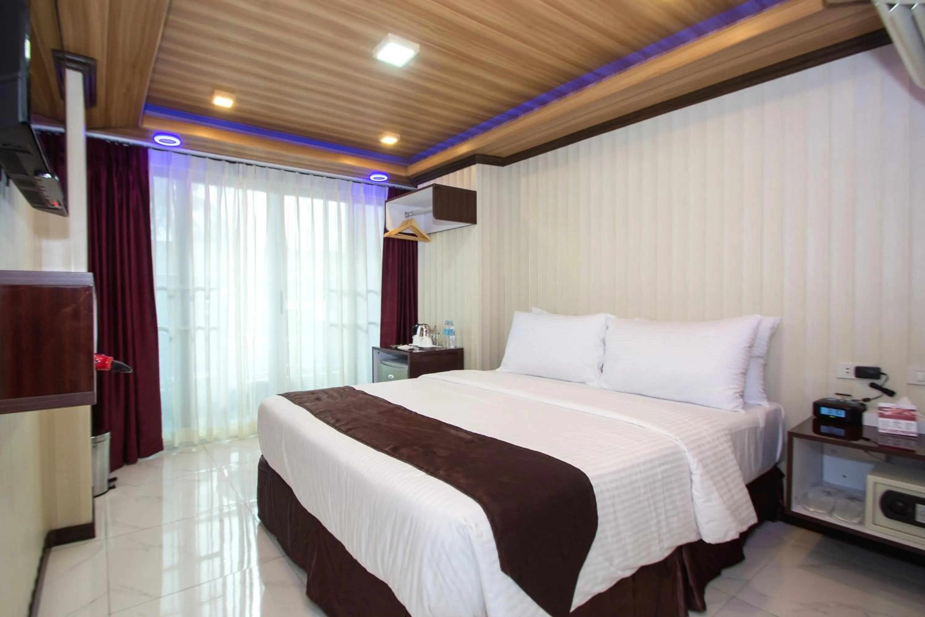 Bed in Diamond Water Edge Resort