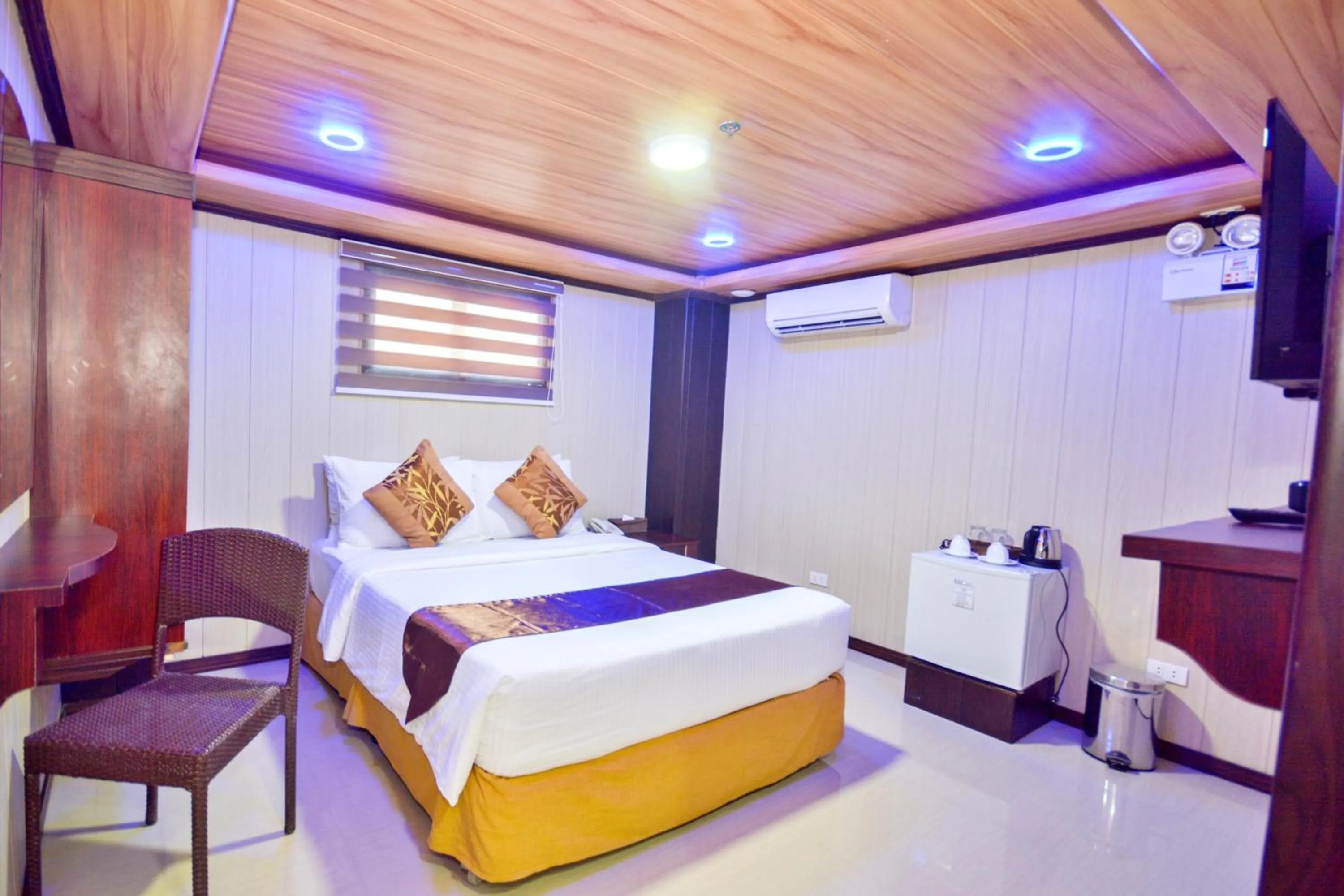 Bed in Diamond Water Edge Resort