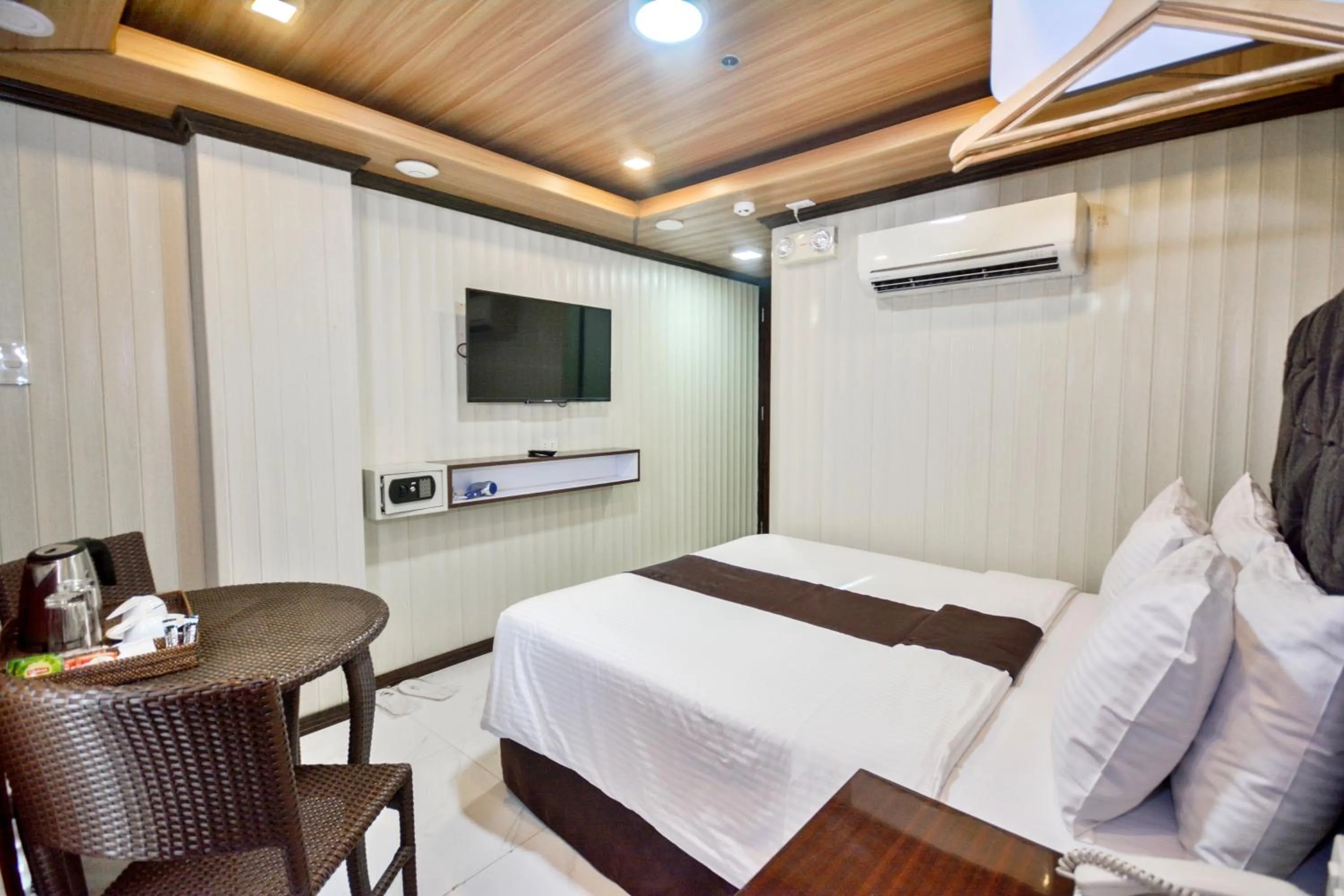 Bed in Diamond Water Edge Resort