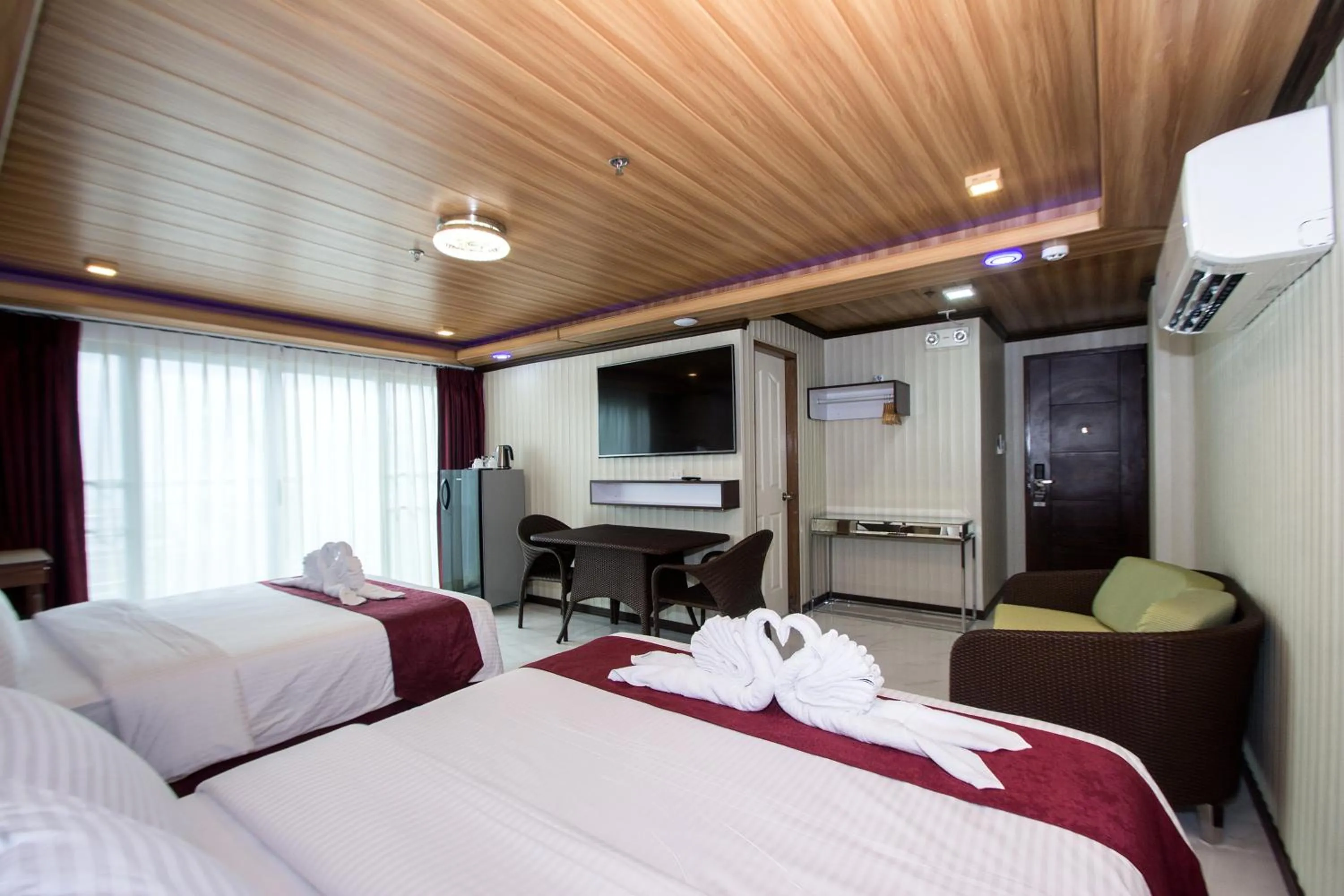 Bedroom, Bed in Diamond Water Edge Resort