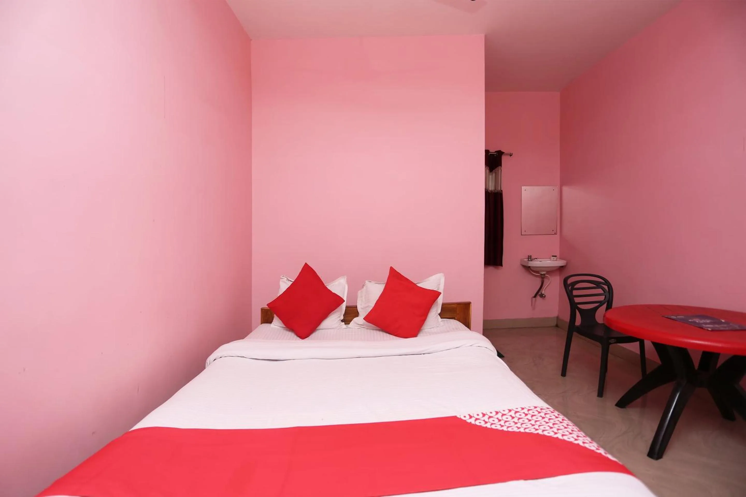 Bedroom, Bed in Super Hotel O Nandi Inn