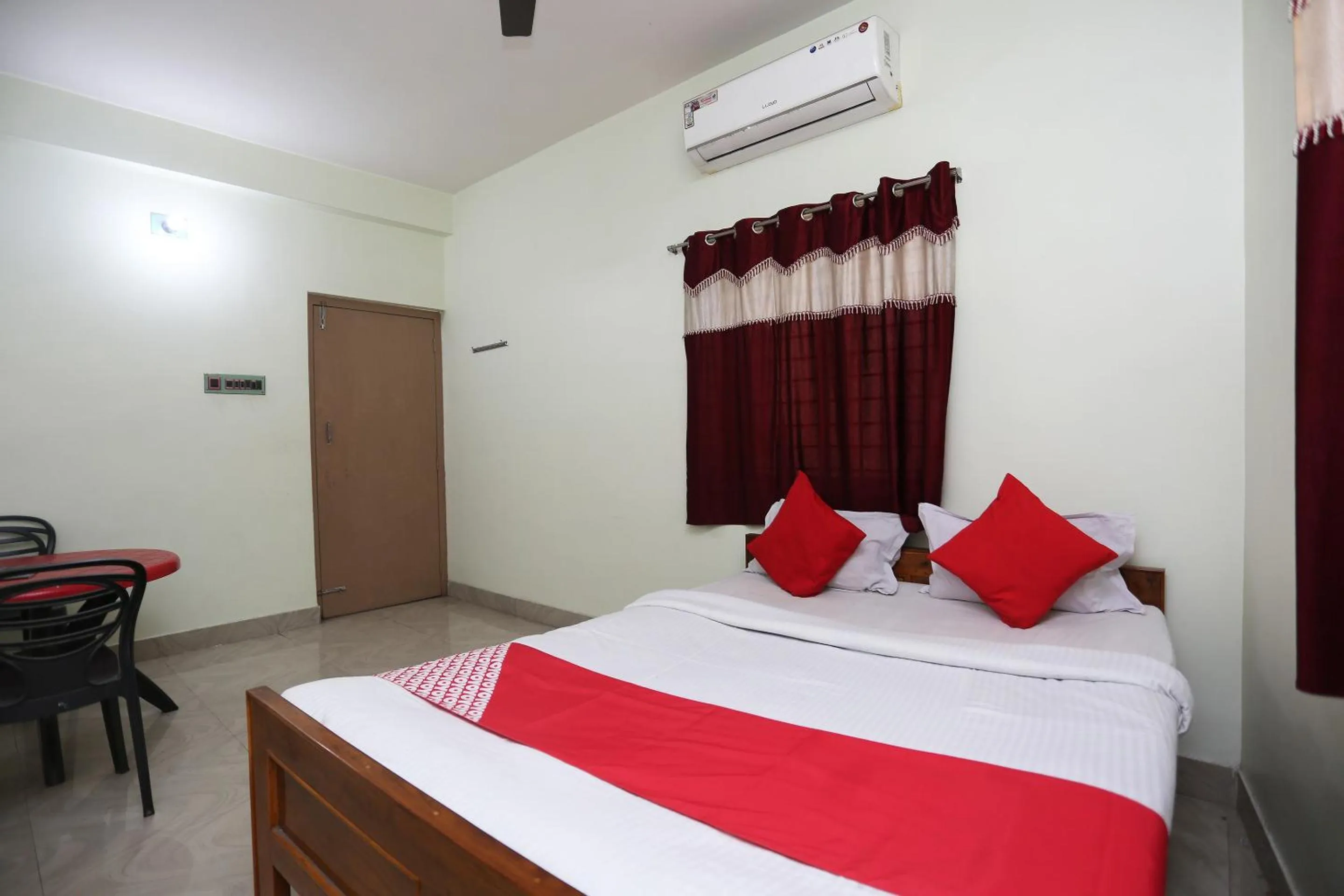 Bedroom, Bed in Super Hotel O Nandi Inn