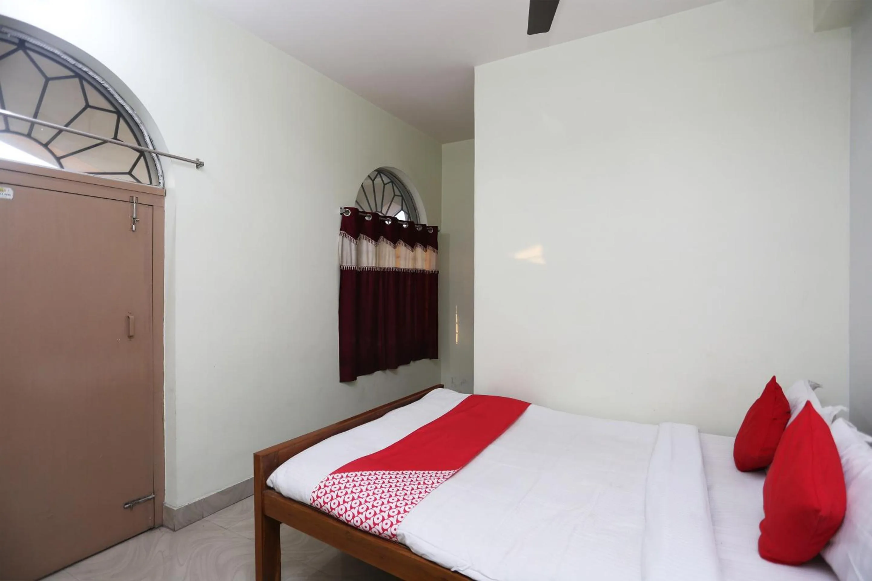 Bedroom, Bed in Super Hotel O Nandi Inn