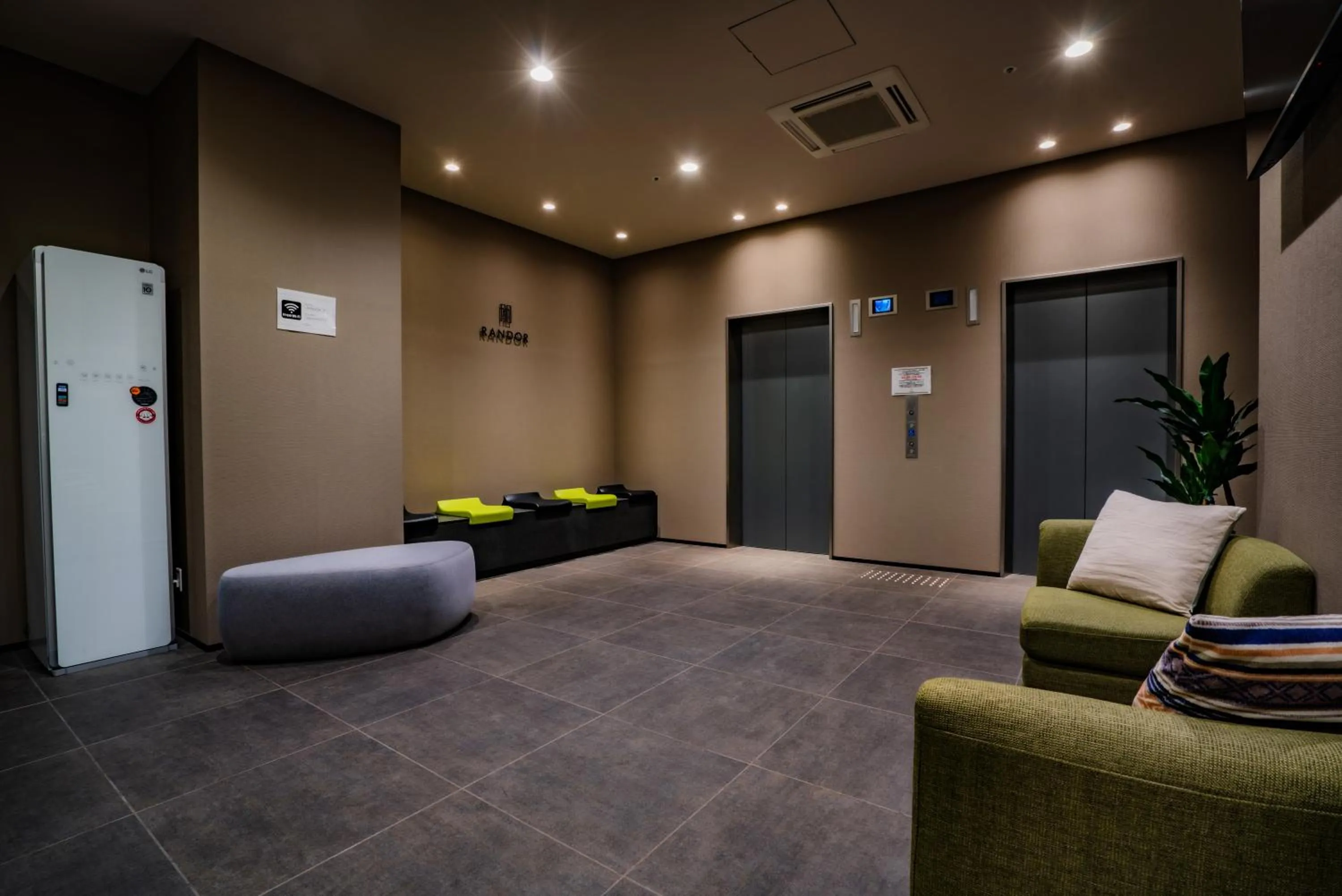 Lobby or reception, Bed in Randor Hotel Sapporo Suites