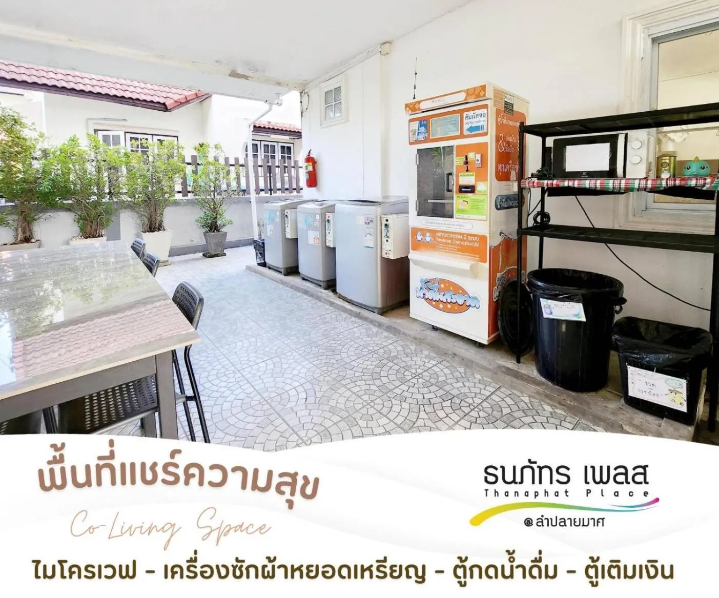 Food and drinks in Thanaphat place