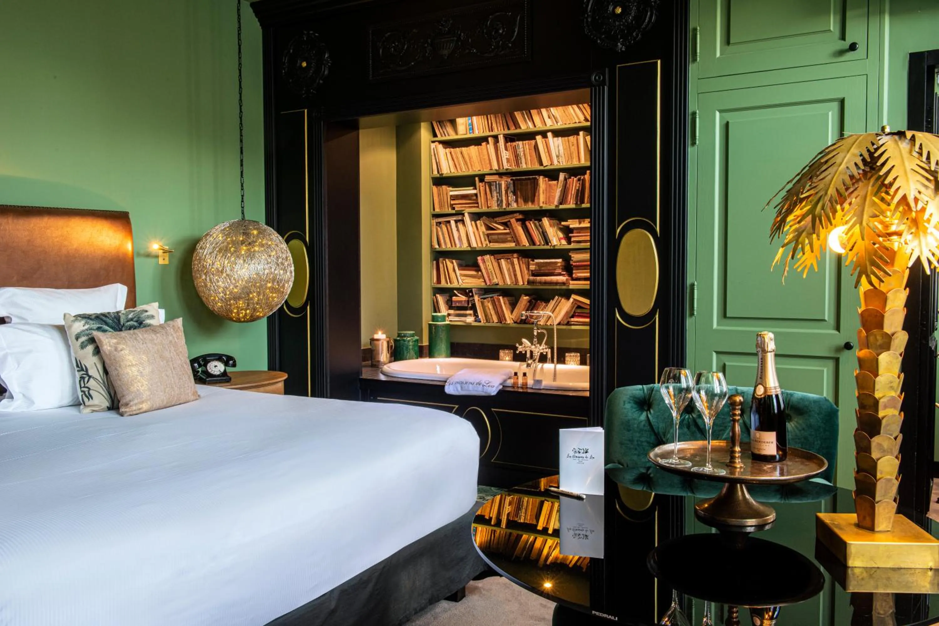 Bedroom, Bed in Les Maisons de Léa & Spa - Radisson Individuals