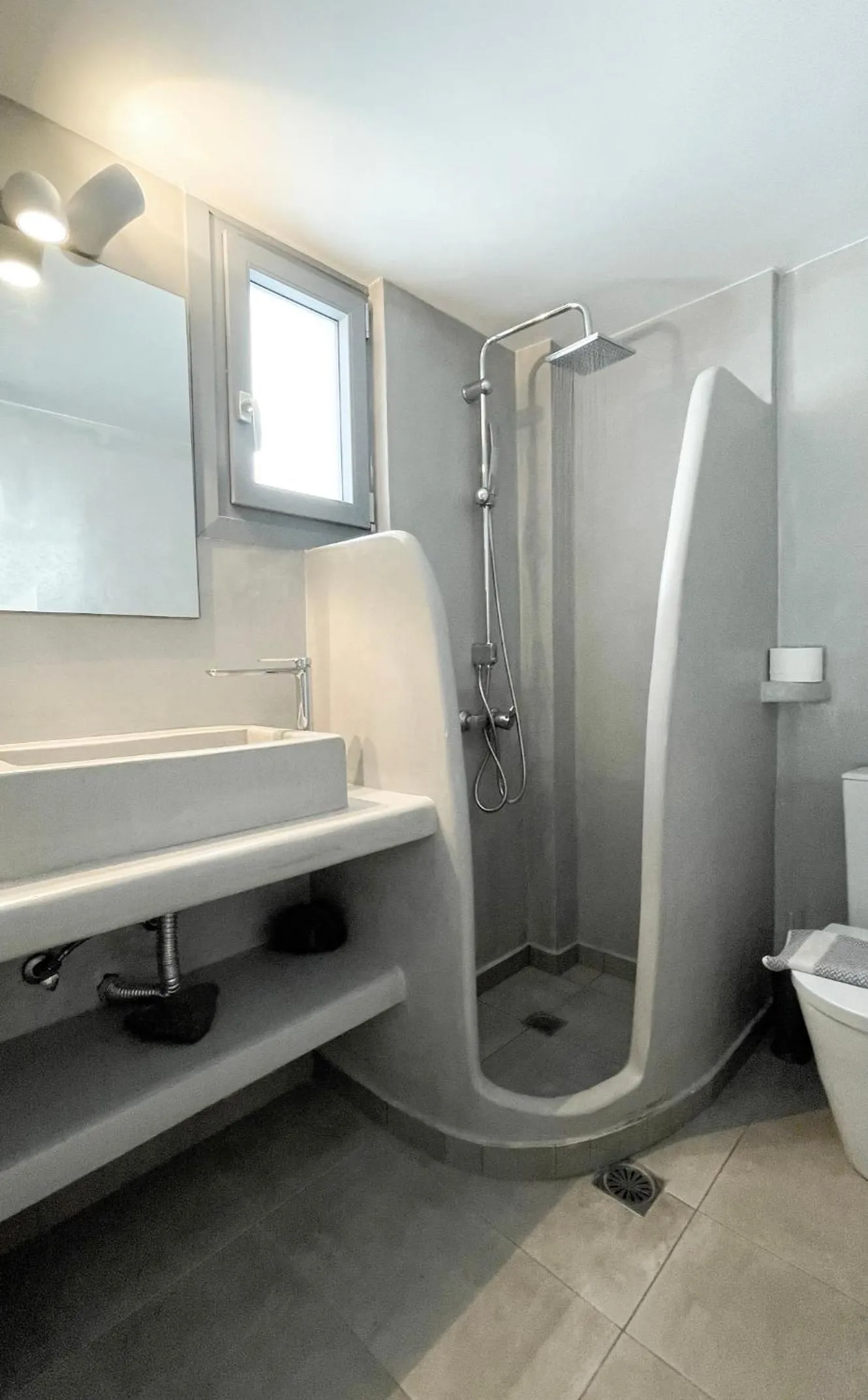 Toilet in DL Santorini