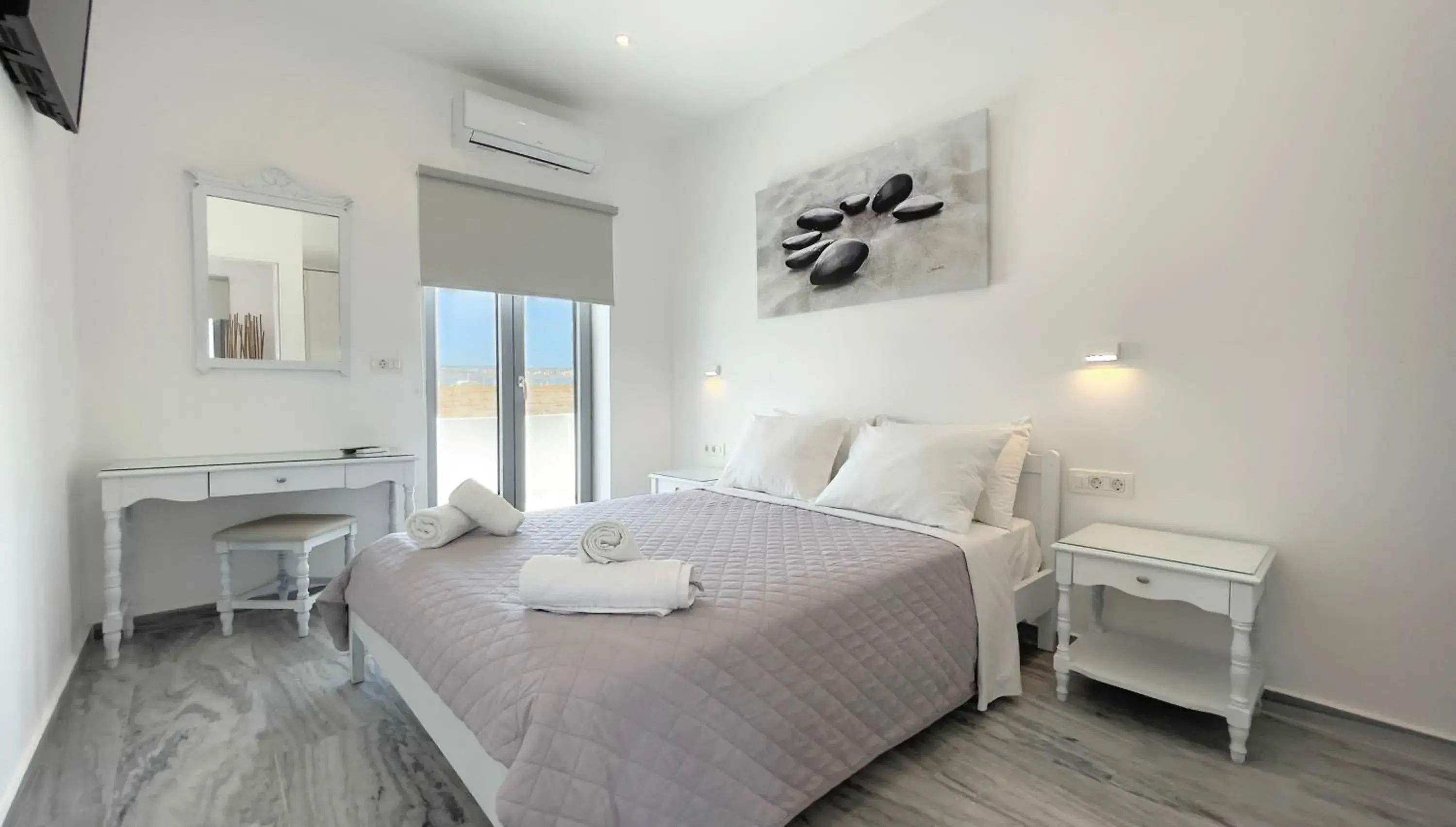 Superior Quadruple Room in DL Santorini Superior Quadruple Room in DL Santorini