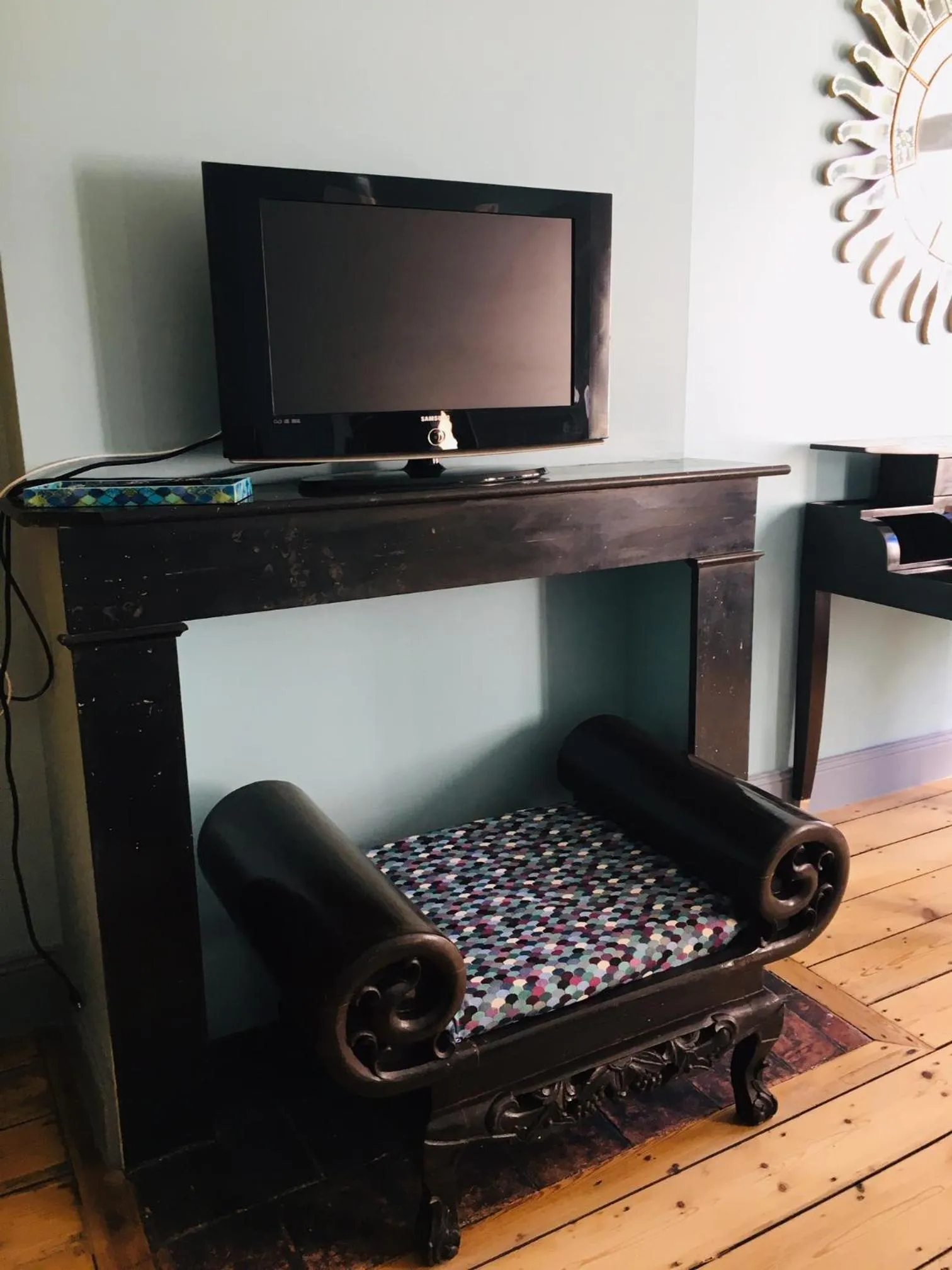 TV and multimedia in LES CHAMBRES D'HOTES DU PALAIS