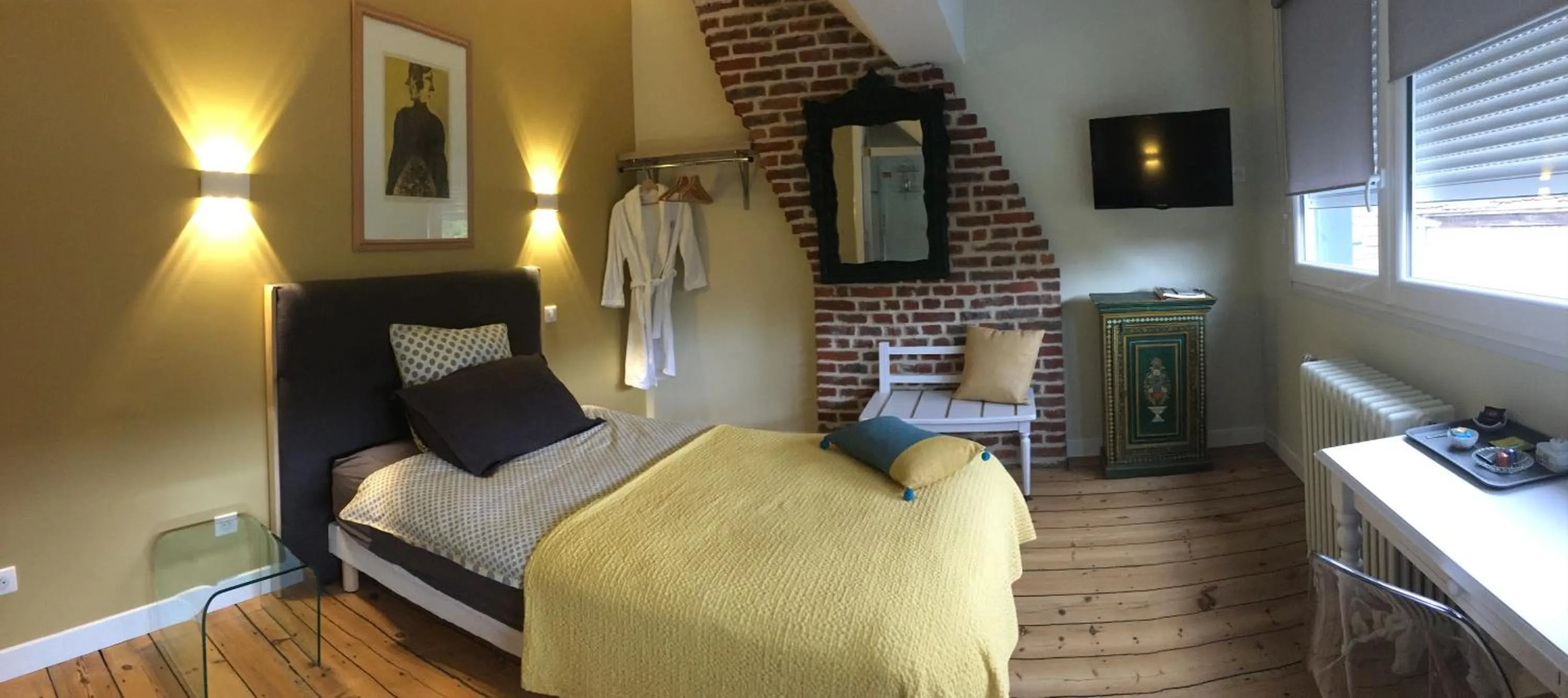 Bed in LES CHAMBRES D'HOTES DU PALAIS